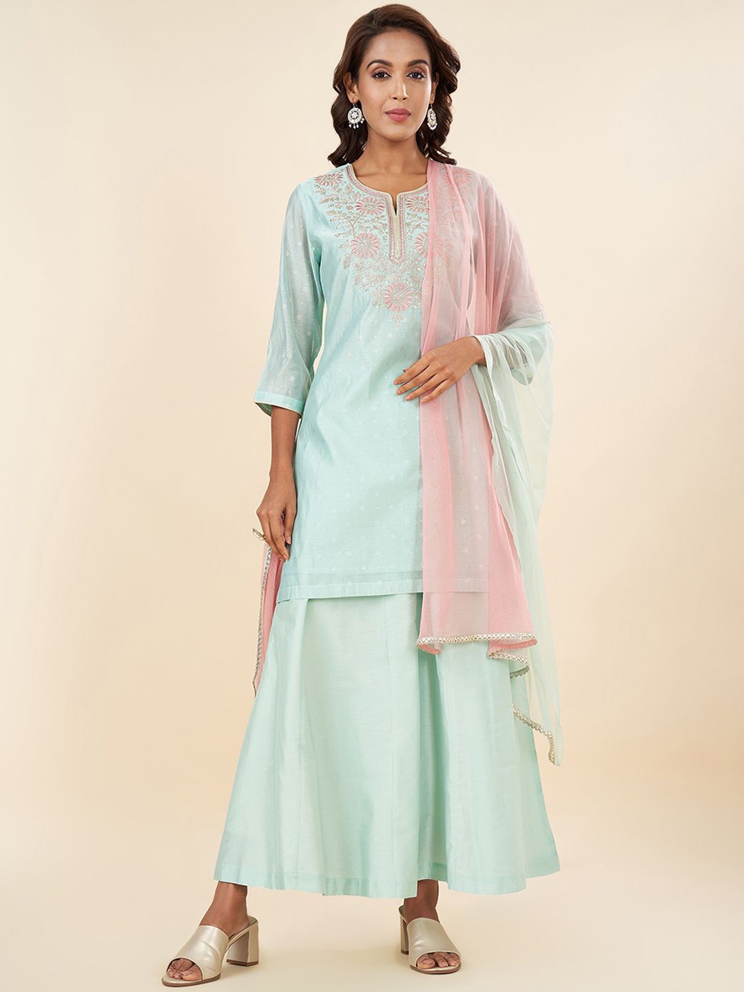 RANGMANCH BY PANTALOONS Floral Embroidered Straight Kurti With Palazzo & Dupatta, Green
RANGMANCH BY PANTALOONS Floral Embroidered Straight Kurti With Palazzo & Dupatta, Green