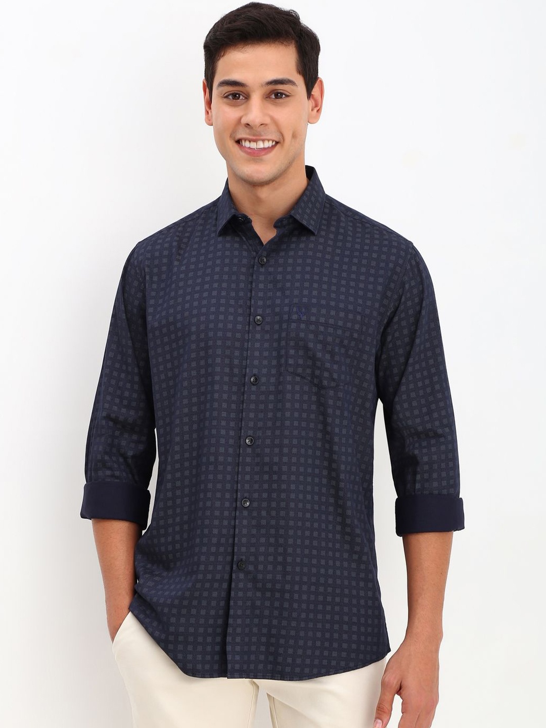 Allen Solly Men Spread Collar Micro Ditsy Printed Cotton Slim Fit Casual Shirt, Navy blue
Allen Solly Men Spread Collar Micro Ditsy Printed Cotton Slim Fit Casual Shirt, Navy blue