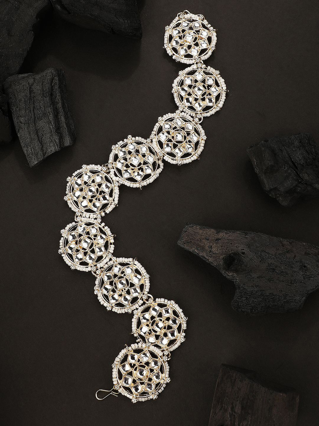 MODE MANIA Gold-Plated Artificial Stones and Beads Studded Sheeshphool Head Jewellery, White
MODE MANIA Gold-Plated Artificial Stones and Beads Studded Sheeshphool Head Jewellery, White