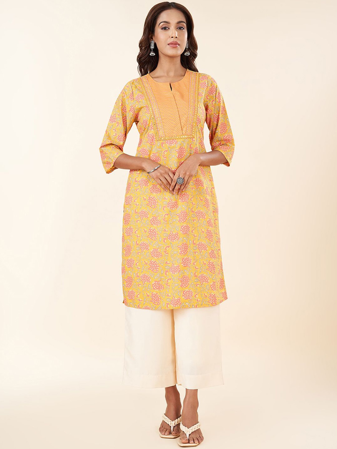 RANGMANCH BY PANTALOONS Floral Embroidered Notch Neck Mirror Work Pure Cotton Kurta, Yellow
RANGMANCH BY PANTALOONS Floral Embroidered Notch Neck Mirror Work Pure Cotton Kurta, Yellow