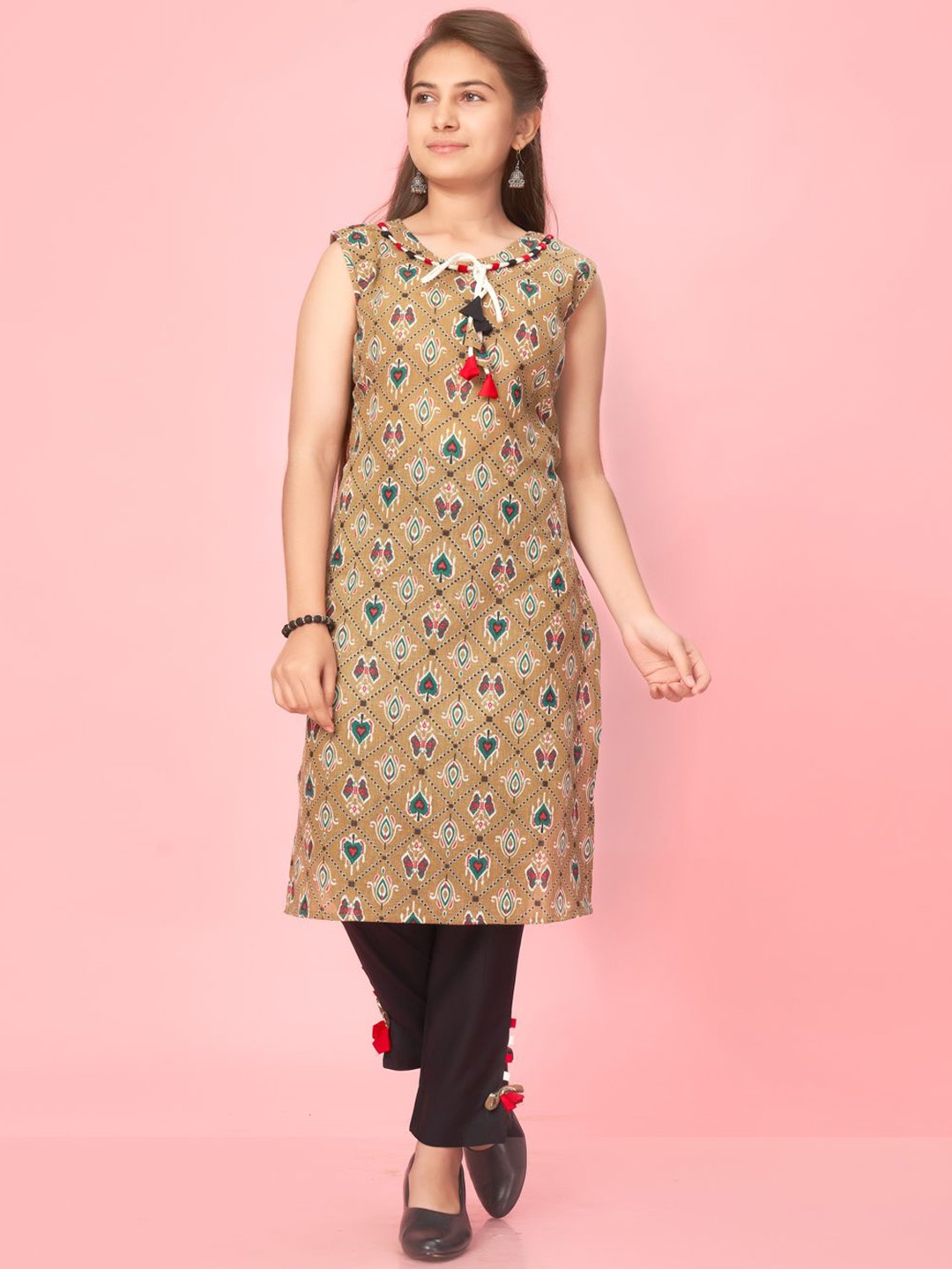 BAESD Girls Ethnic Motifs Printed Sleeveless Pure Cotton Straight Kurta With Trouser, Olive
BAESD Girls Ethnic Motifs Printed Sleeveless Pure Cotton Straight Kurta With Trouser, Olive