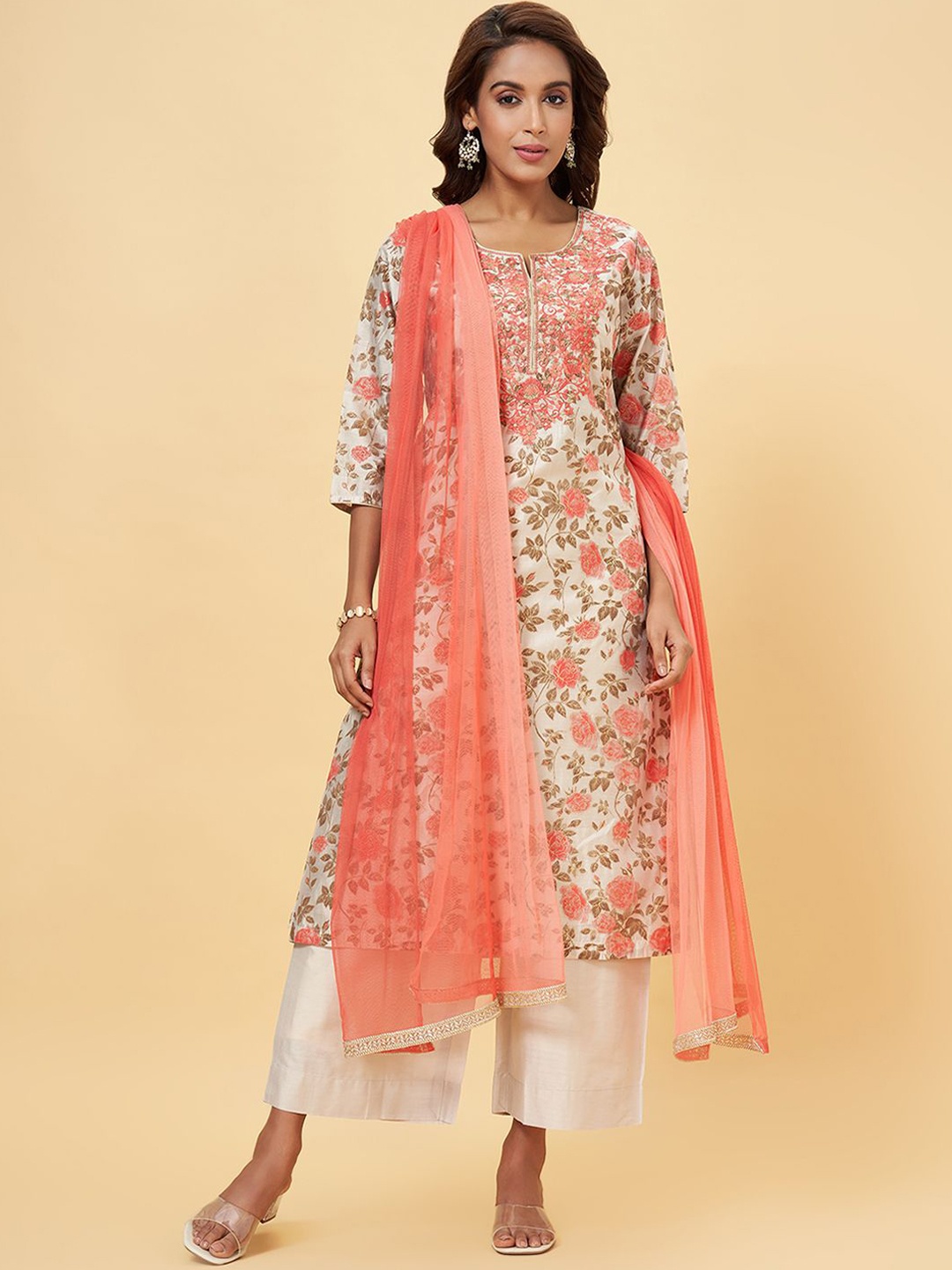 RANGMANCH BY PANTALOONS Floral Thread Work Pure Cotton Straight Kurta & Trouser & Dupatta, White
RANGMANCH BY PANTALOONS Floral Thread Work Pure Cotton Straight Kurta & Trouser & Dupatta, White