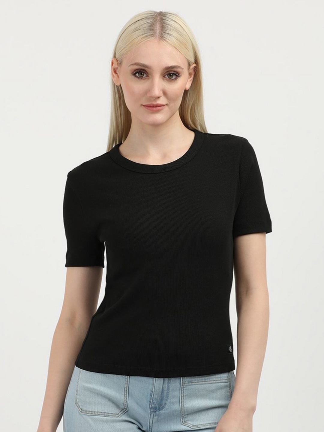 Calvin Klein Jeans Women V-Neck Drop-Shoulder Sleeves Pockets Slim Fit T-shirt, Black
Calvin Klein Jeans Women V-Neck Drop-Shoulder Sleeves Pockets Slim Fit T-shirt, Black