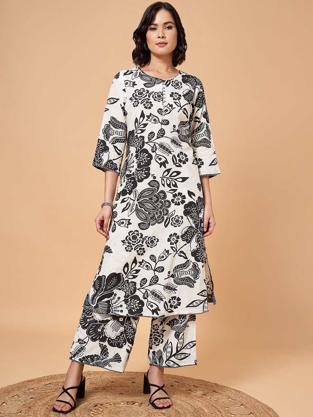 Marigold Lane Floral Printed Straight Three-Quarter Sleeves Kurta With Trousers, Cream
Marigold Lane Floral Printed Straight Three-Quarter Sleeves Kurta With Trousers, Cream