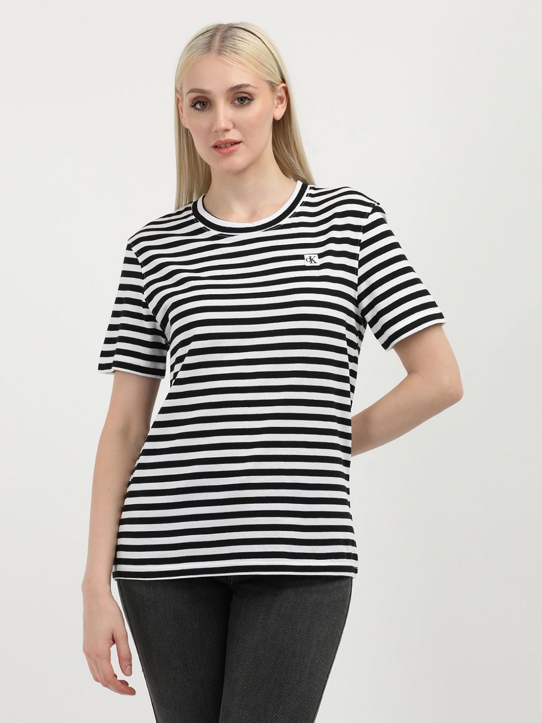 Calvin Klein Jeans Women Striped Drop-Shoulder Sleeves Monochrome Pockets T-shirt, Black
Calvin Klein Jeans Women Striped Drop-Shoulder Sleeves Monochrome Pockets T-shirt, Black