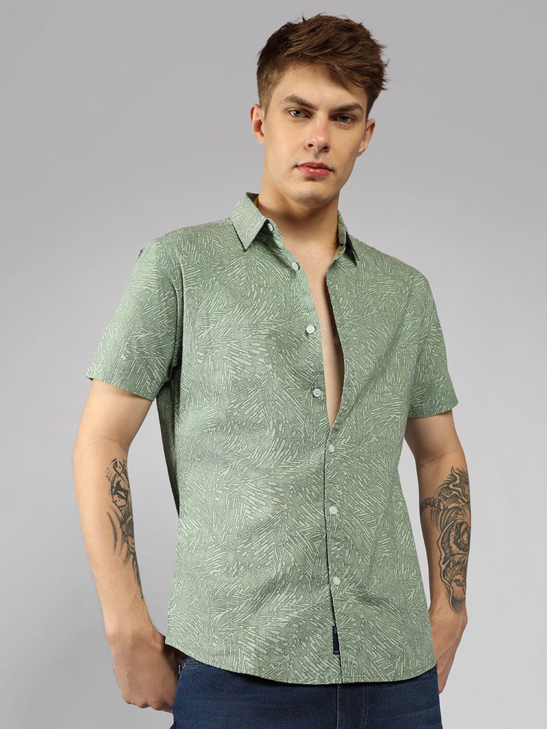 Dennis Lingo Men Spread Collar Abstract Printed Cotton Relaxed Fit Casual Shirt, Green
Dennis Lingo Men Spread Collar Abstract Printed Cotton Relaxed Fit Casual Shirt, Green
