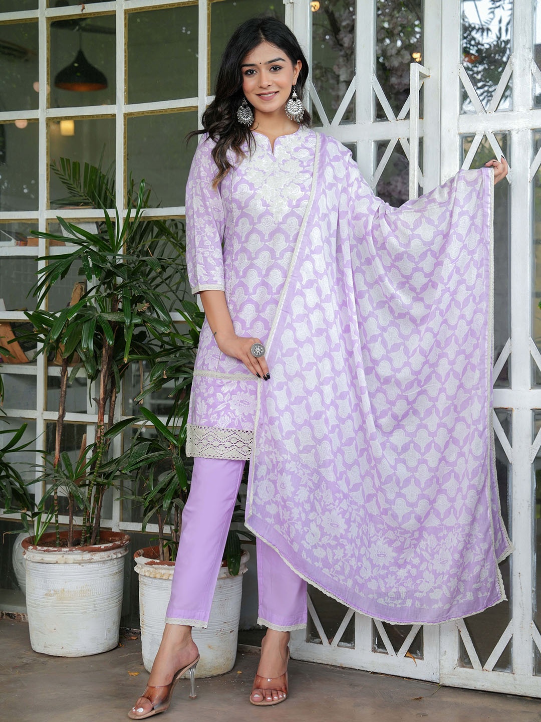 BAESD Floral Printed Straight Thread Work Pure Cotton Kurta with Trousers & Dupatta, Lavender
BAESD Floral Printed Straight Thread Work Pure Cotton Kurta with Trousers & Dupatta, Lavender