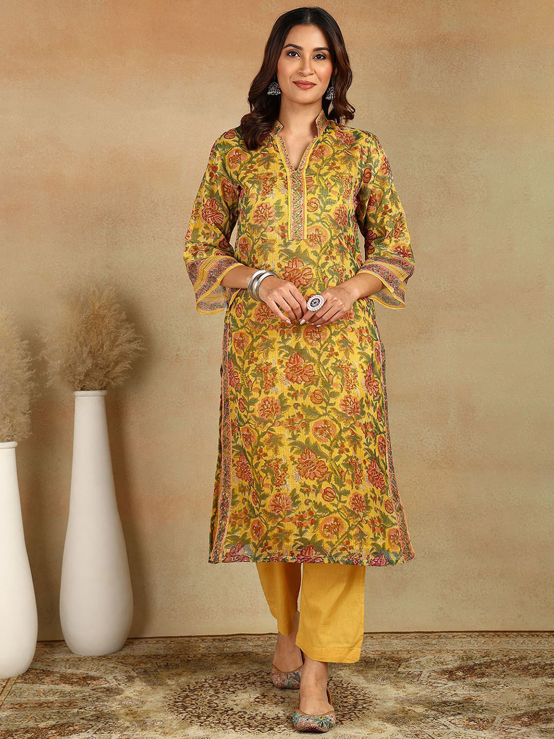 Tahiliya Floral Printed Mandarin Collar Sequinned Pure Cotton Straight Kurta, Yellow
Tahiliya Floral Printed Mandarin Collar Sequinned Pure Cotton Straight Kurta, Yellow