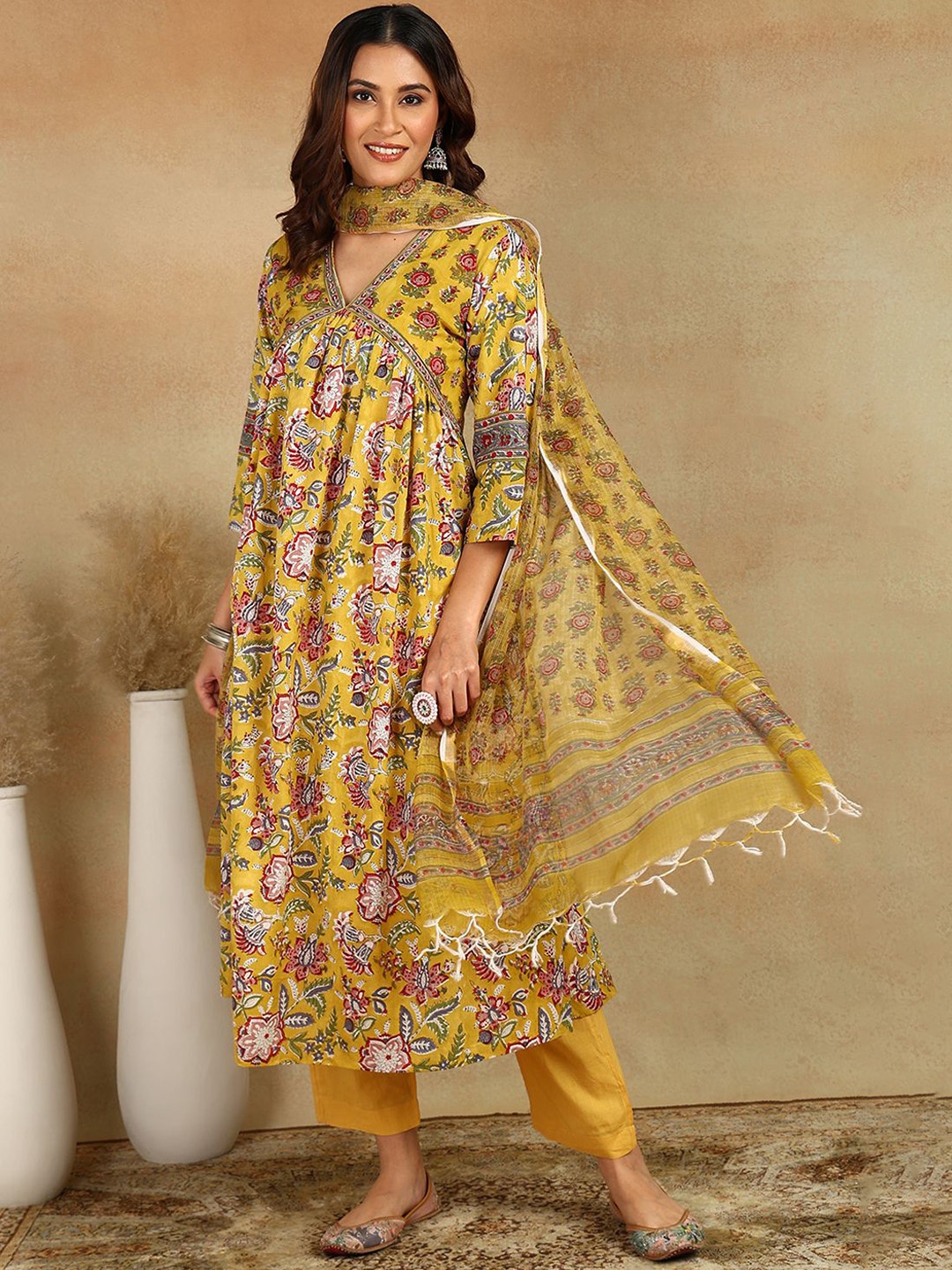 Tahiliya Floral Printed Flared Sleeves Sequinned Empire Cotton A-Line Kurta, Mustard
Tahiliya Floral Printed Flared Sleeves Sequinned Empire Cotton A-Line Kurta, Mustard