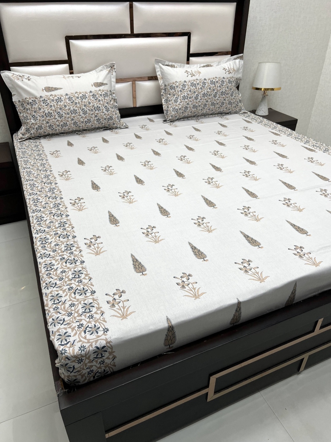 Pure Decor Grey Ethnic Motifs Pure Cotton 330 TC Queen Bedsheet with 2 Pillow Covers
Pure Decor Grey Ethnic Motifs Pure Cotton 330 TC Queen Bedsheet with 2 Pillow Covers