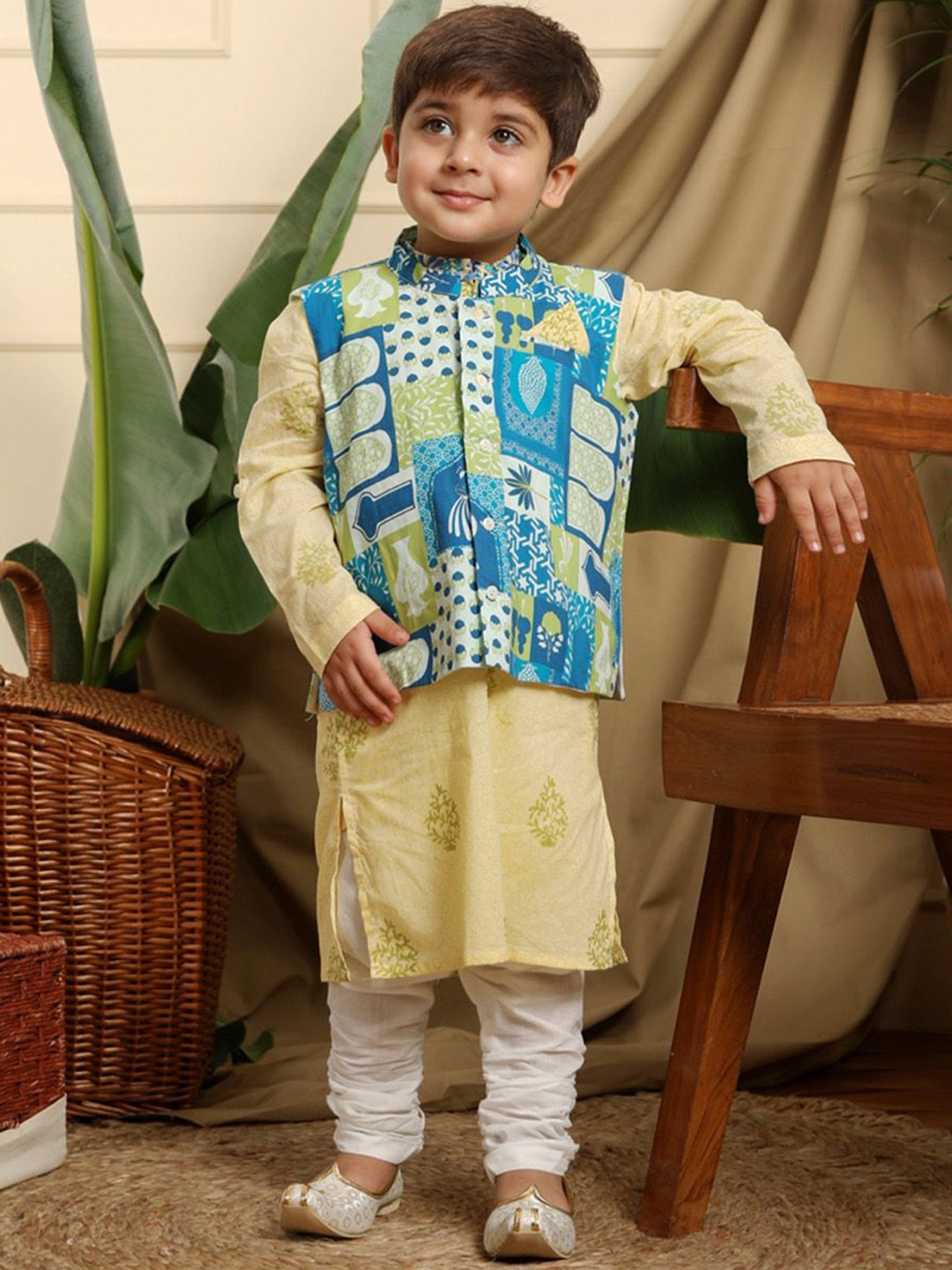 Miko Lolo Unisex Kids Ethnic Motifs Printed Pure Cotton Kurta with Churidar & Jacket, Cream
Miko Lolo Unisex Kids Ethnic Motifs Printed Pure Cotton Kurta with Churidar & Jacket, Cream