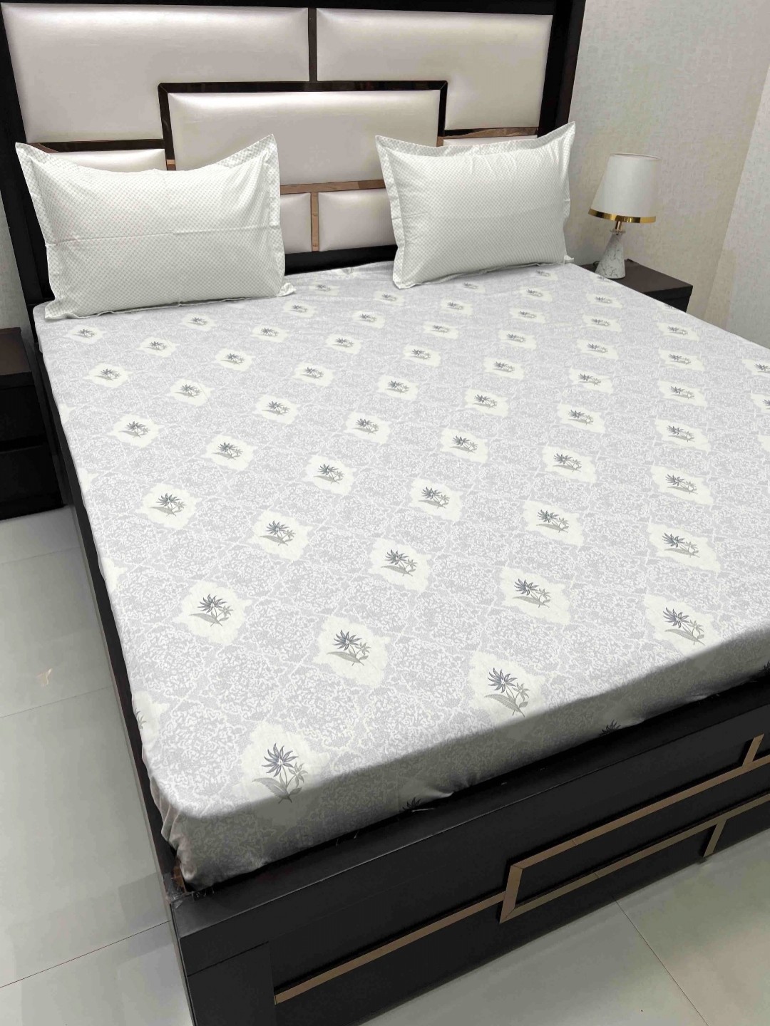 Pure Decor Grey & White Floral Pure Cotton 330 TC King Bedsheet with 2 Pillow Covers
Pure Decor Grey & White Floral Pure Cotton 330 TC King Bedsheet with 2 Pillow Covers