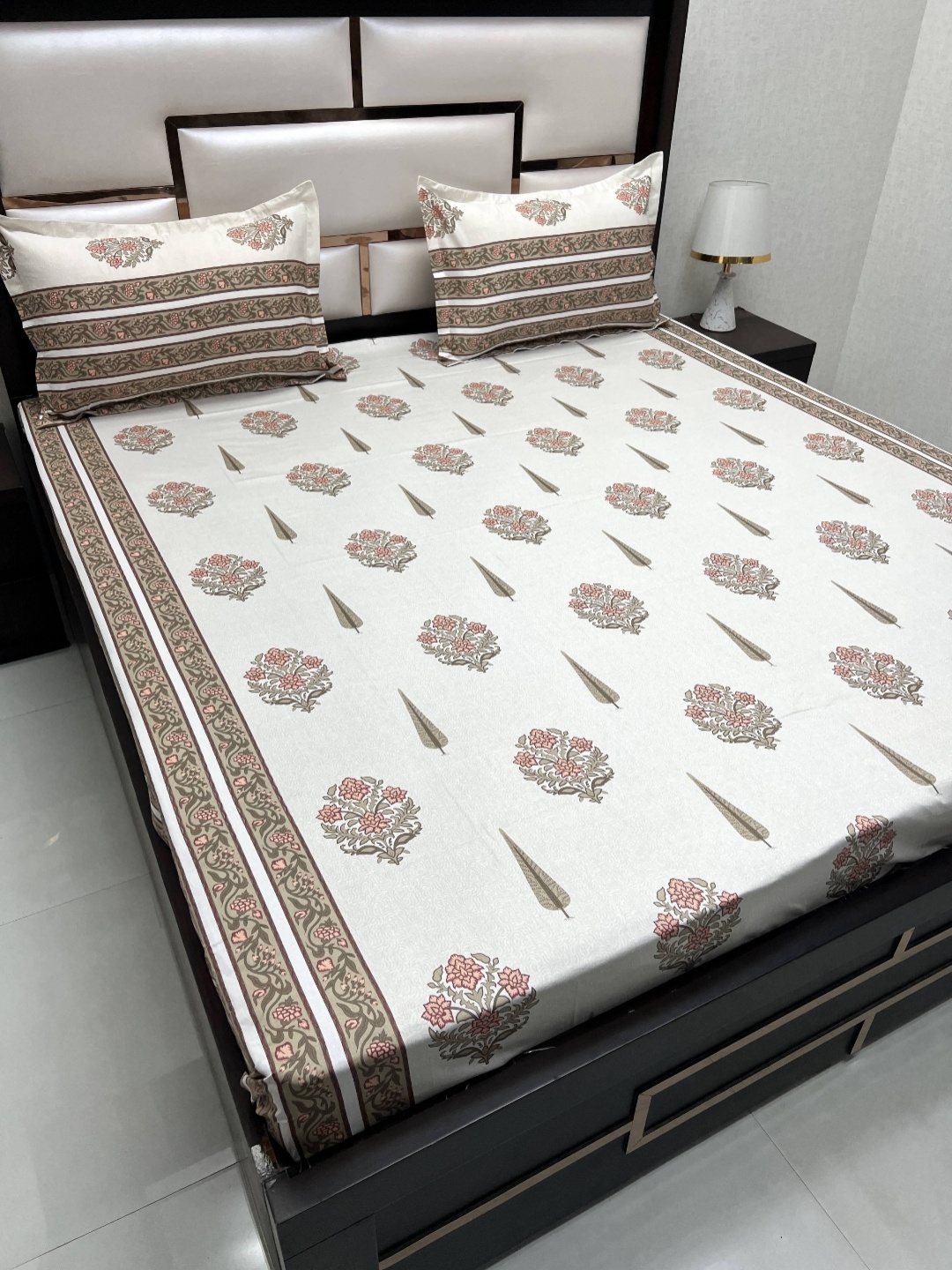 Pure Decor Off White Ethnic Motifs Pure Cotton 300 TC Queen Bedsheet with 2 Pillow Covers, Green
Pure Decor Off White Ethnic Motifs Pure Cotton 300 TC Queen Bedsheet with 2 Pillow Covers, Green