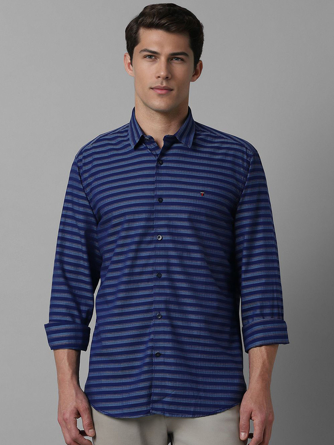 Louis Philippe Sport Men Slim Fit Horizontal Stripes Opaque Striped Casual Shirt, Navy blue
Louis Philippe Sport Men Slim Fit Horizontal Stripes Opaque Striped Casual Shirt, Navy blue