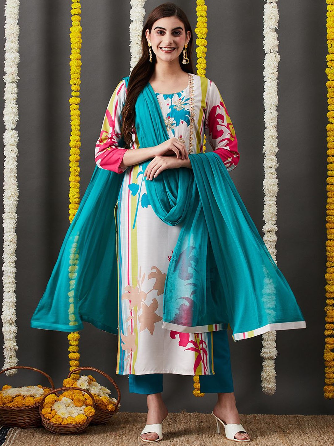 Anni Designer Floral Printed Regular Thread Work Straight Kurta with Trousers & Dupatta, Cream
Anni Designer Floral Printed Regular Thread Work Straight Kurta with Trousers & Dupatta, Cream