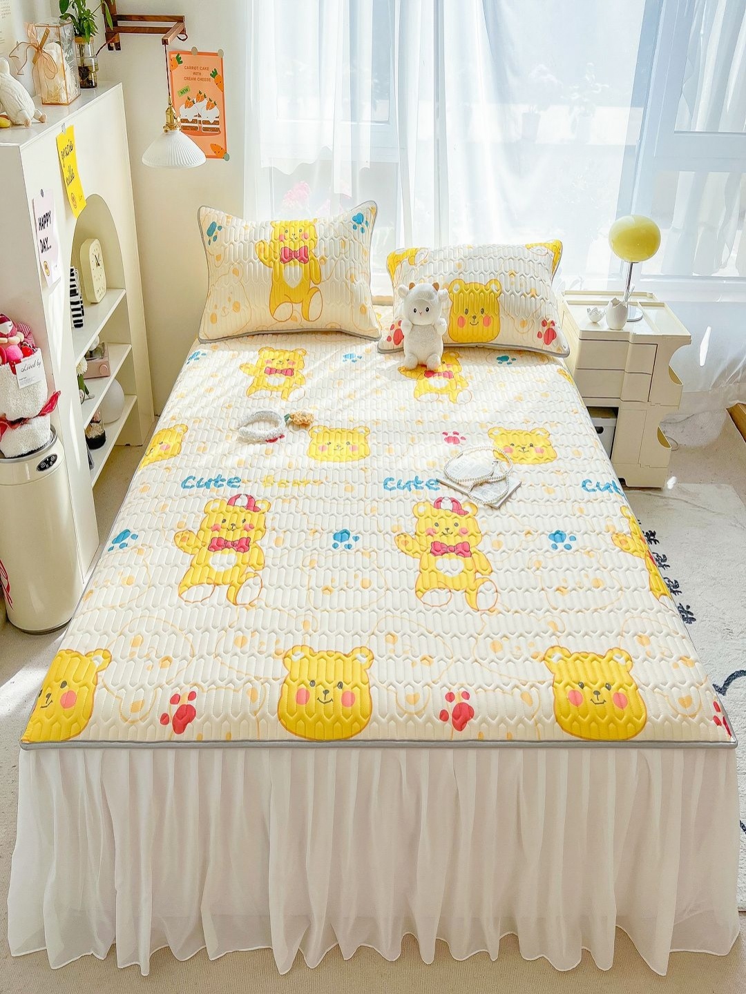 JC HOME White & Yellow Conversational Printed 160 TC King Bedsheet with 2 Pillow Covers
JC HOME White & Yellow Conversational Printed 160 TC King Bedsheet with 2 Pillow Covers