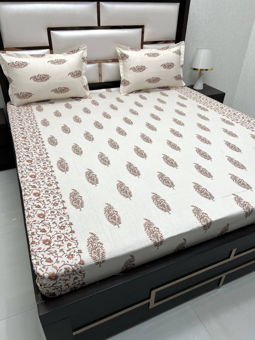 Pure Decor Cream-Coloured Ethnic Printed Cotton 330 TC Queen Bedsheet with 2 Pillow Covers
Pure Decor Cream-Coloured Ethnic Printed Cotton 330 TC Queen Bedsheet with 2 Pillow Covers