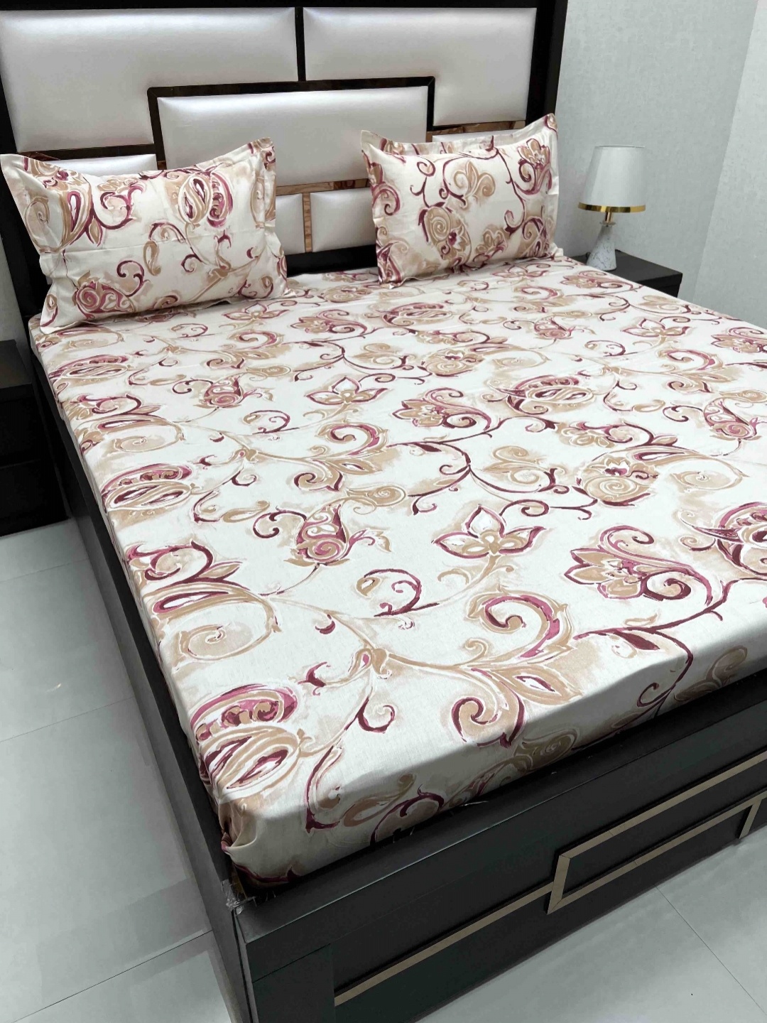 Pure Decor White & Brown Floral Pure Cotton 350 TC King Bedsheet with 2 Pillow Covers
Pure Decor White & Brown Floral Pure Cotton 350 TC King Bedsheet with 2 Pillow Covers