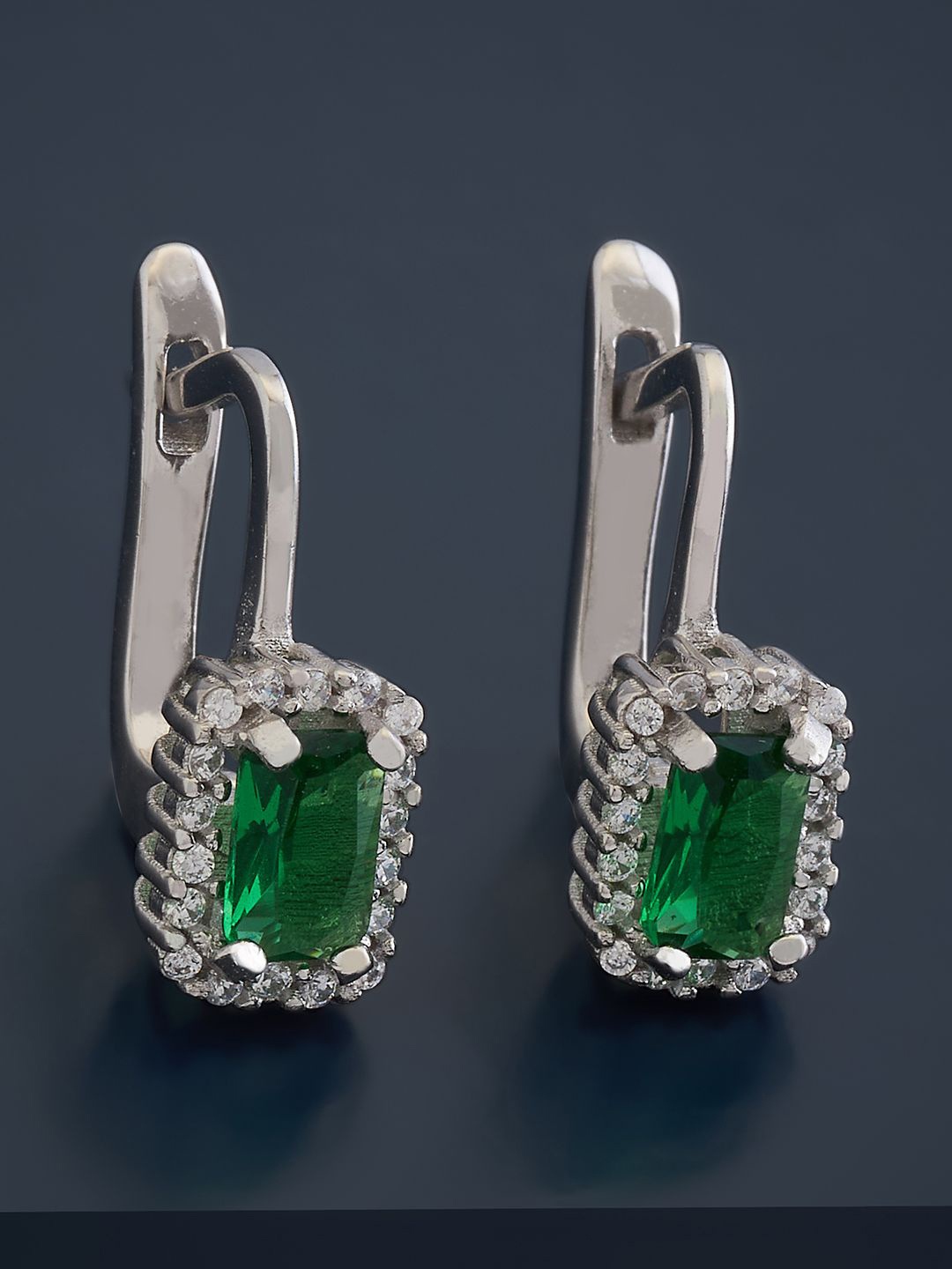 Kushal's Fashion Jewellery 92.5 Pure Silver Rhodium Plated Cubic Zirconia Hoop Earrings
Kushal's Fashion Jewellery 92.5 Pure Silver Rhodium Plated Cubic Zirconia Hoop Earrings