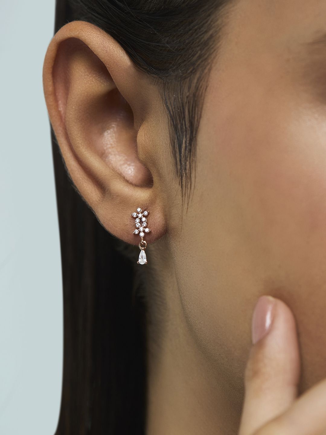 Kushal's Fashion Jewellery 92.5 Pure Silver Gold-Plated CZ Studded Leaf Drop Earrings
Kushal's Fashion Jewellery 92.5 Pure Silver Gold-Plated CZ Studded Leaf Drop Earrings