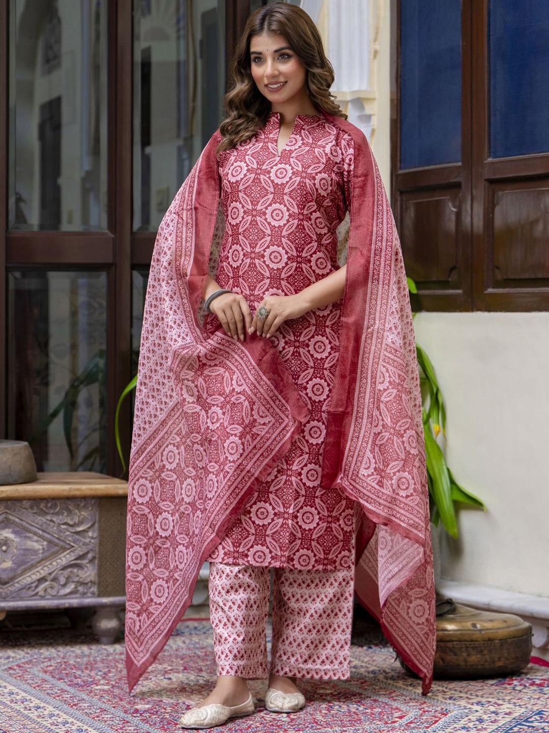 VredeVogel Ethnic Motifs Printed Mandarin Collar Straight Kurta With Palazzos & Dupatta, Pink
VredeVogel Ethnic Motifs Printed Mandarin Collar Straight Kurta With Palazzos & Dupatta, Pink