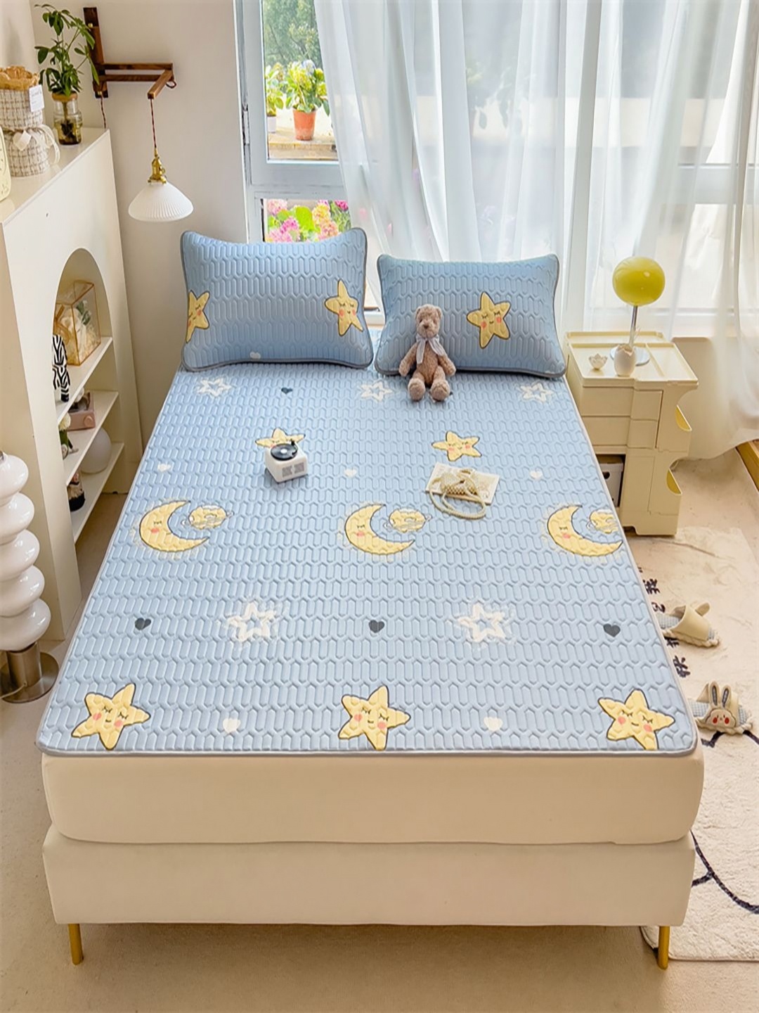 JC HOME Blue & Yellow Graphic Printed 160 TC Queen Fitted Bedsheet With 2 Pillow Covers
JC HOME Blue & Yellow Graphic Printed 160 TC Queen Fitted Bedsheet With 2 Pillow Covers
