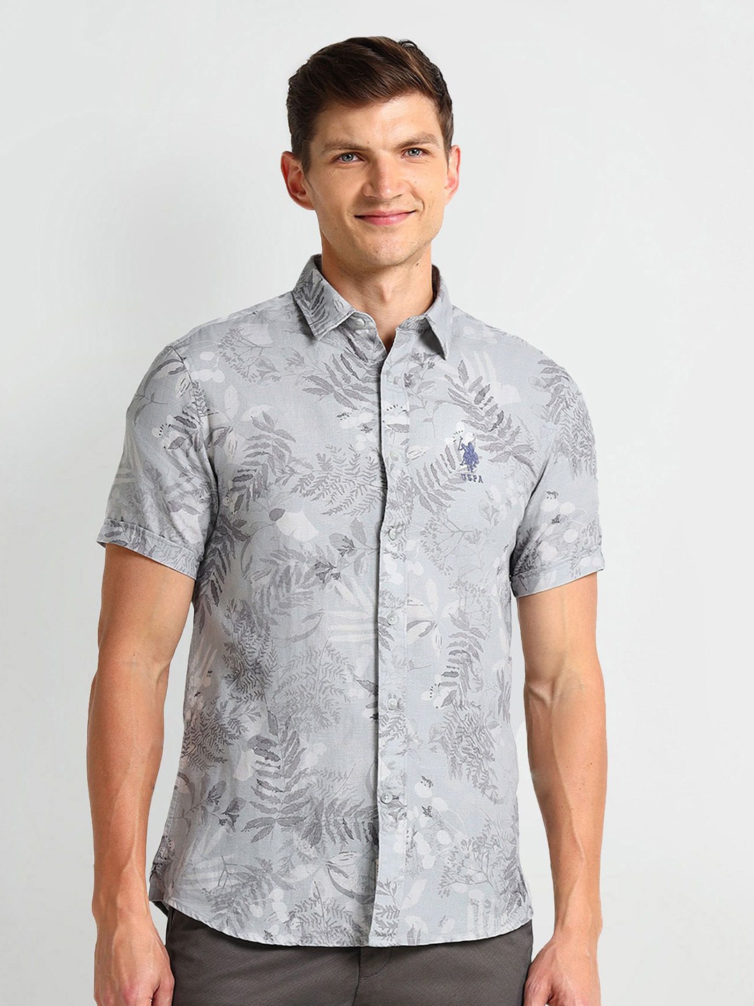U.S. Polo Assn. Denim Co. Men Modern Floral Printed Cotton Slim Fit Casual Shirt, Grey
U.S. Polo Assn. Denim Co. Men Modern Floral Printed Cotton Slim Fit Casual Shirt, Grey
