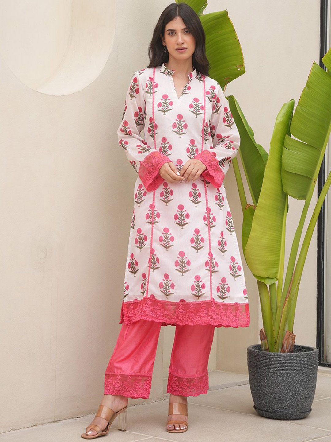 OneWe Iris Floral Printed Bell Sleeves Chanderi Silk Straight Kurta with Trousers, White
OneWe Iris Floral Printed Bell Sleeves Chanderi Silk Straight Kurta with Trousers, White