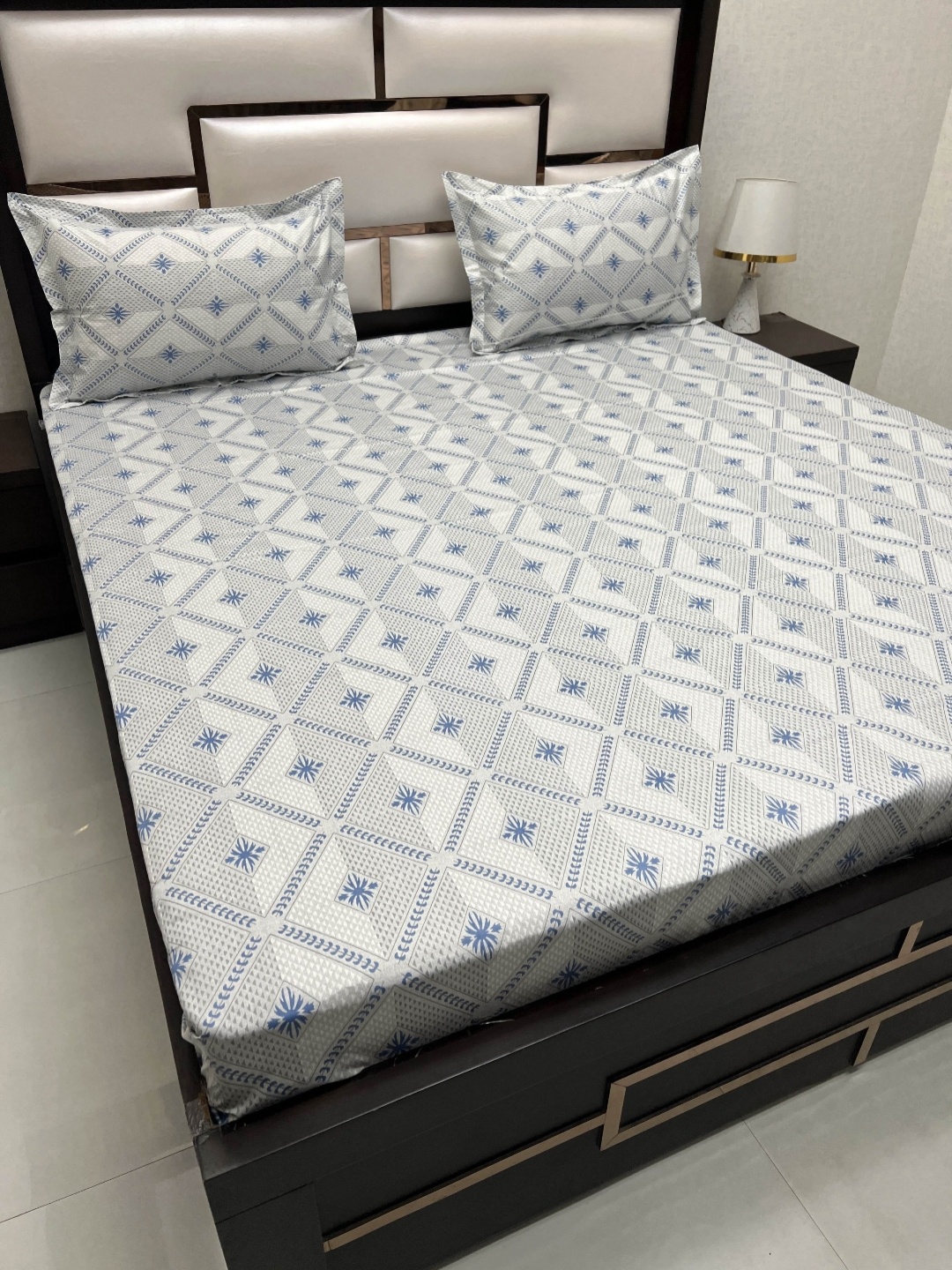 Pure Decor Royal Passion Grey Printed 330 TC Cotton Queen Bedsheet with 2 Pillow Covers, Blue
Pure Decor Royal Passion Grey Printed 330 TC Cotton Queen Bedsheet with 2 Pillow Covers, Blue