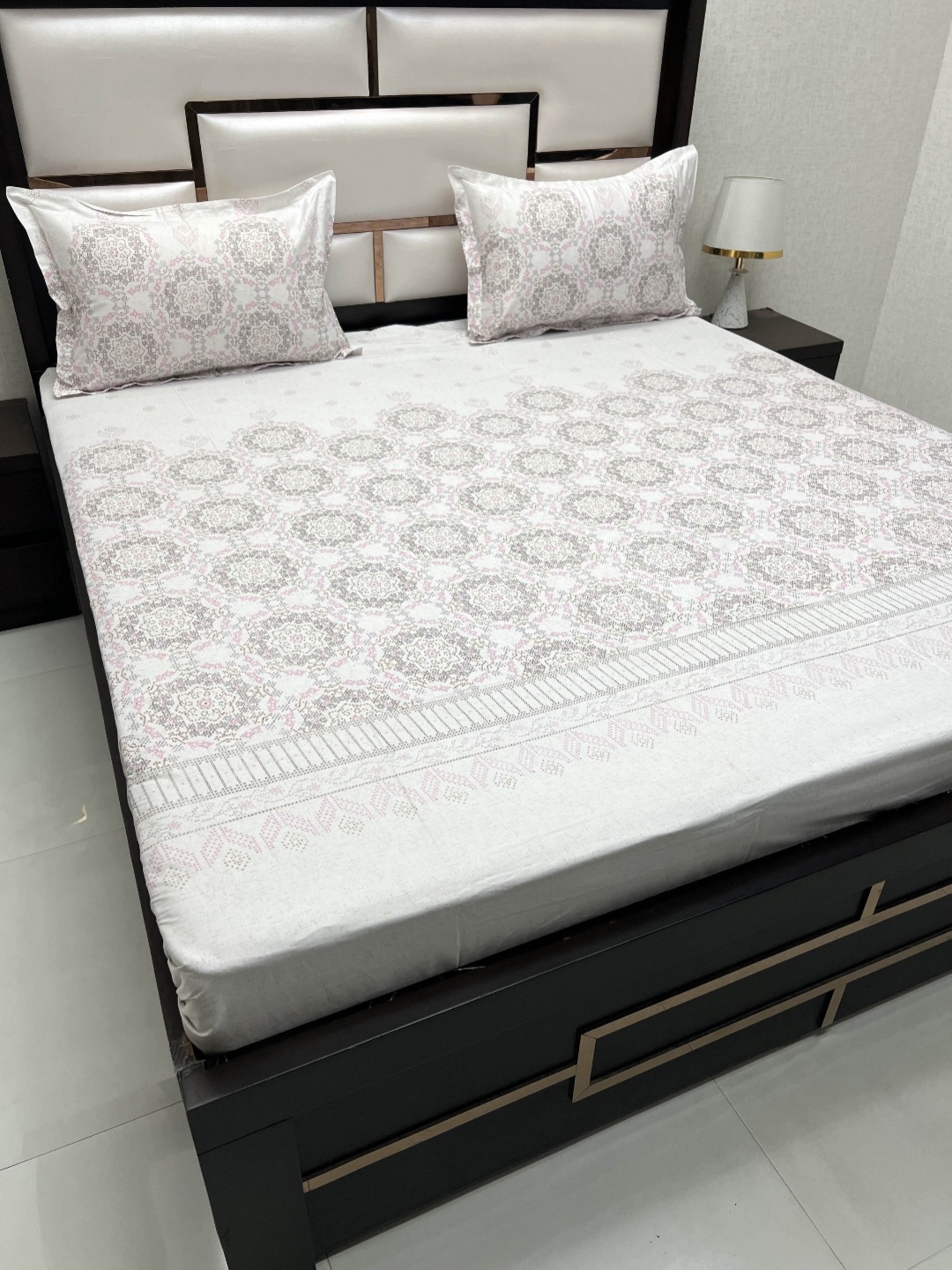 Pure Decor Royal Passion White Printed 330 TC Cotton Queen Bedsheet with 2 Pillow Covers
Pure Decor Royal Passion White Printed 330 TC Cotton Queen Bedsheet with 2 Pillow Covers