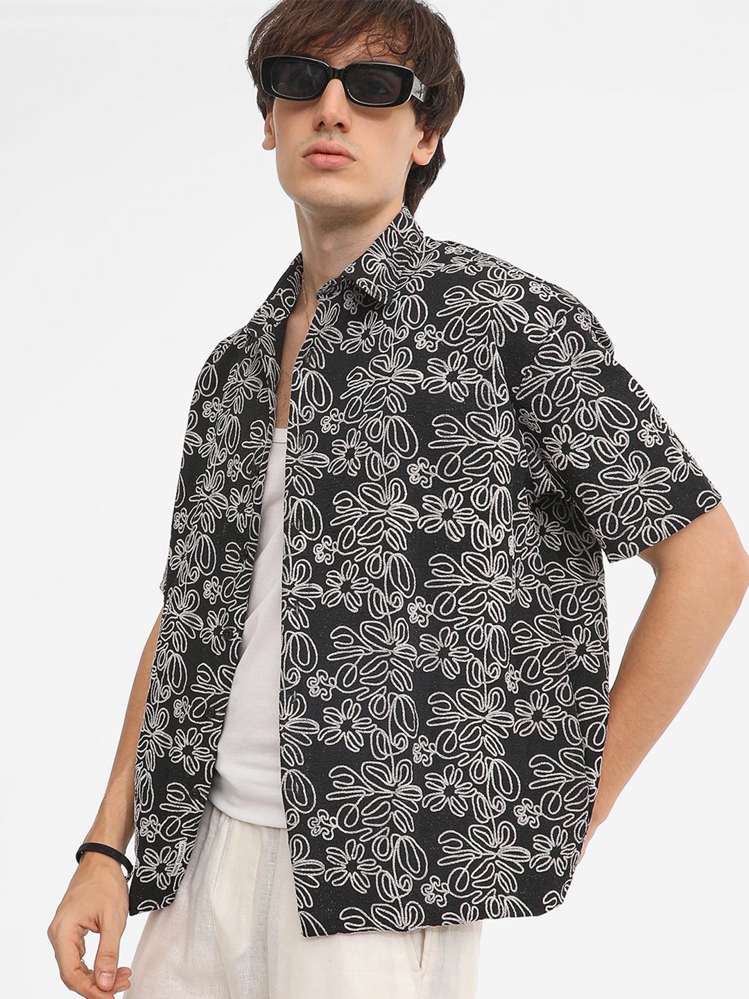Campus Sutra Men Comfort Spread Collar Floral Printed Cotton Oversized Casual Shirt, Black
Campus Sutra Men Comfort Spread Collar Floral Printed Cotton Oversized Casual Shirt, Black