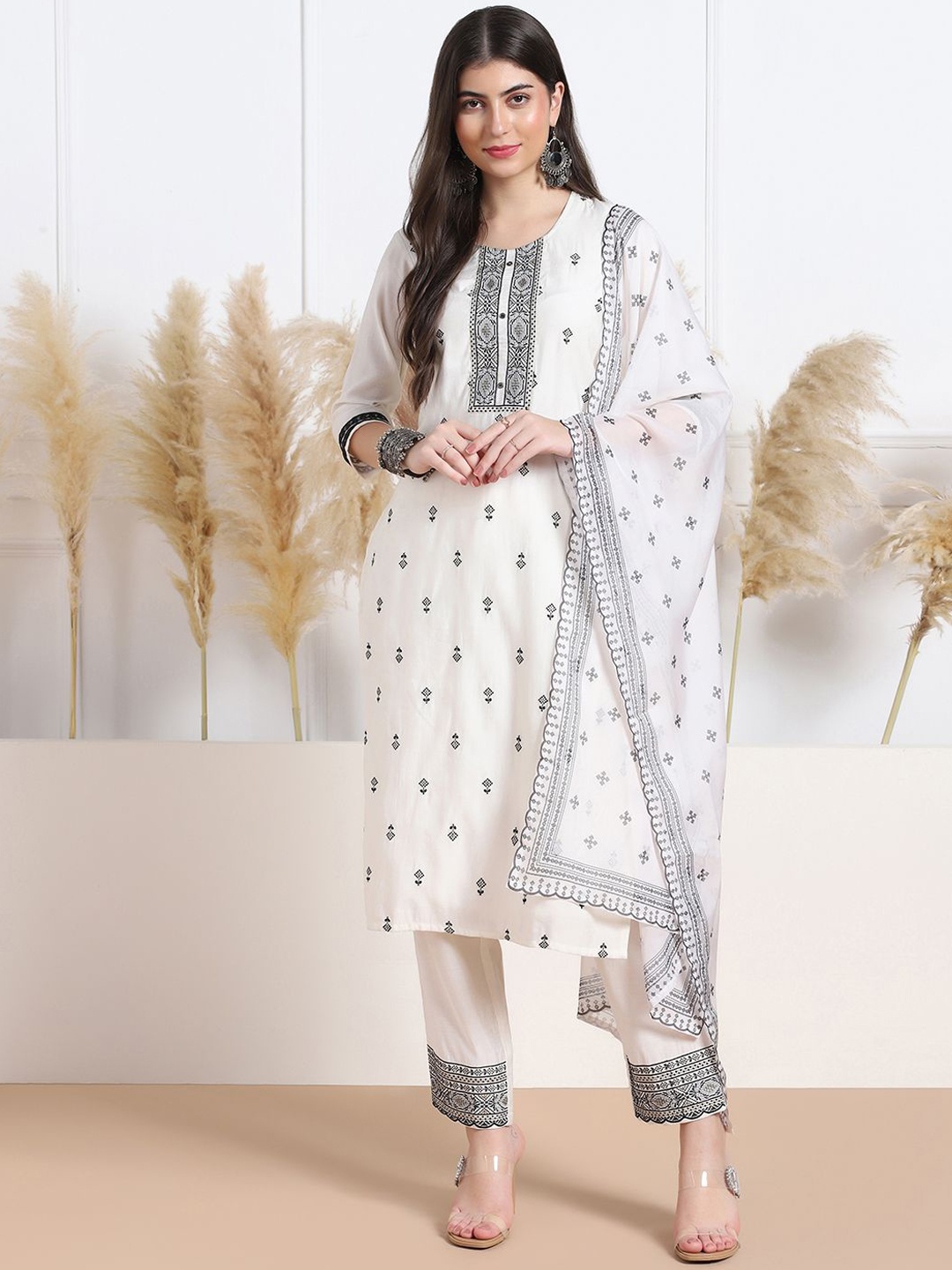 FASHION DREAM Ethnic Motifs Embroidered Straight Kurta with Trousers & Dupatta, White
FASHION DREAM Ethnic Motifs Embroidered Straight Kurta with Trousers & Dupatta, White