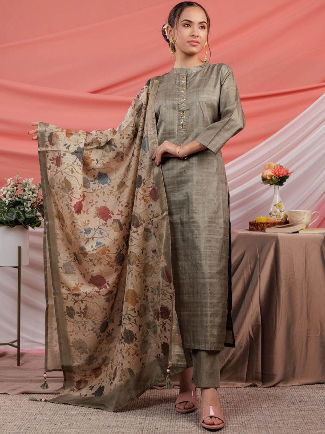 Yufta Green Floral Embroidered Beads and Stones Straight Kurta With Trousers & Dupatta
Yufta Green Floral Embroidered Beads and Stones Straight Kurta With Trousers & Dupatta