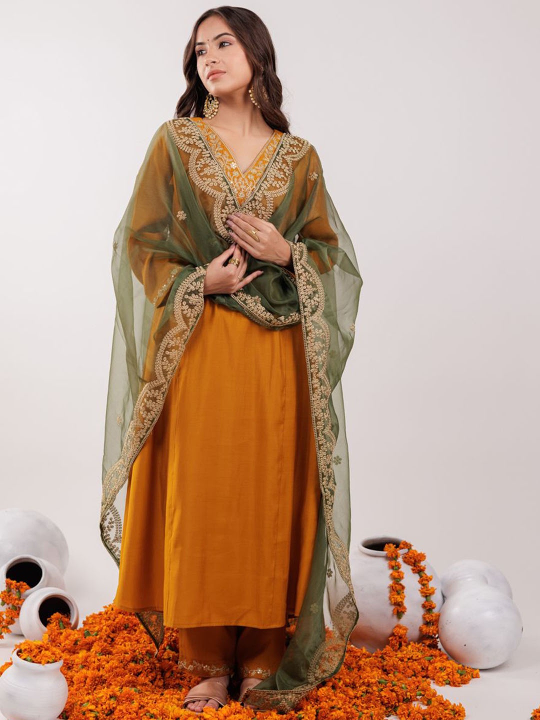 Yufta Mustard Floral Yoke Design V-Neck Sequinned A-Line Kurta With Trousers & Dupatta
Yufta Mustard Floral Yoke Design V-Neck Sequinned A-Line Kurta With Trousers & Dupatta