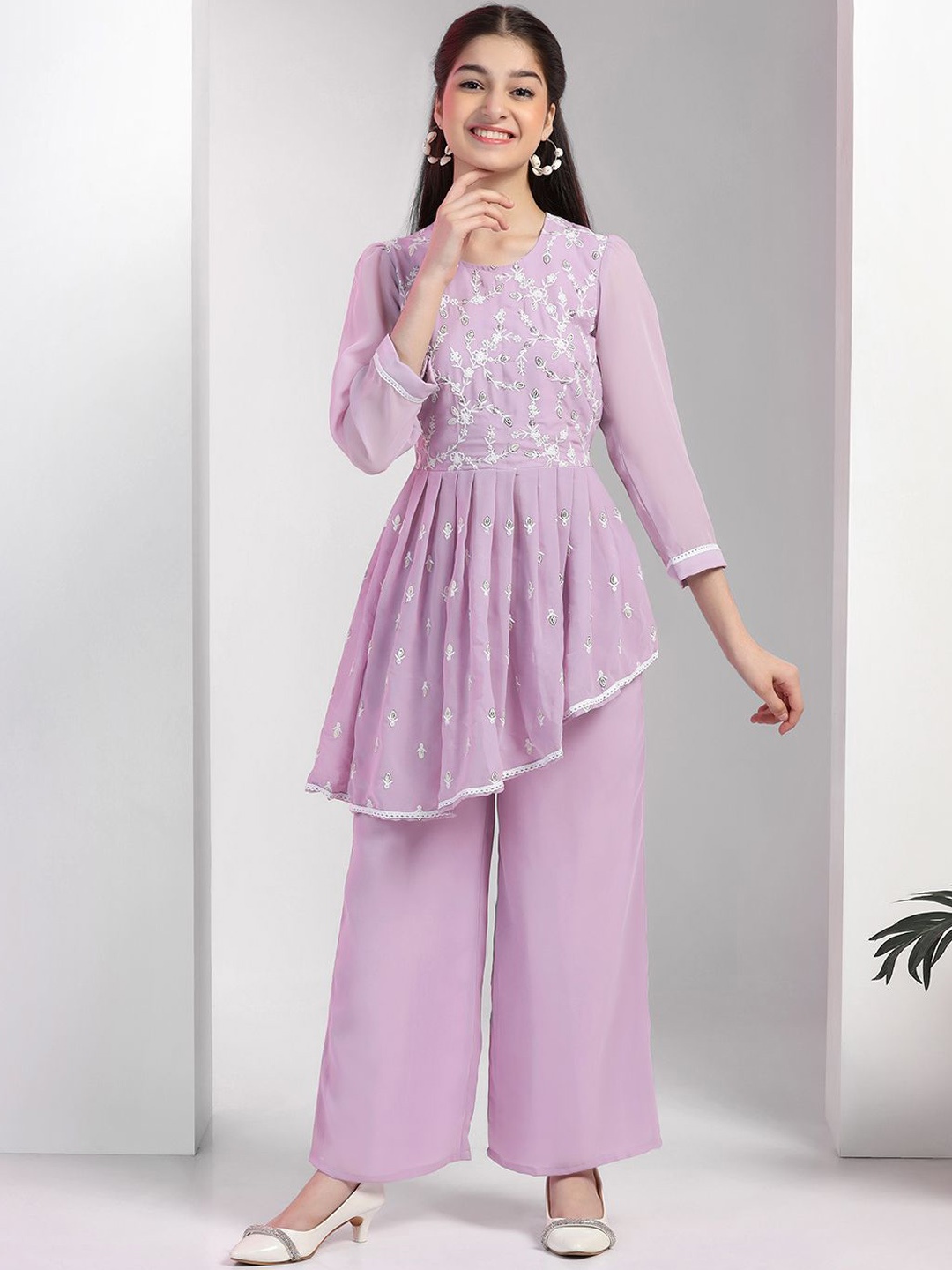 FASHION DREAM Girls Floral Embroidered Thread Work A-Line Georgette Kurta with Palazzos, Lavender
FASHION DREAM Girls Floral Embroidered Thread Work A-Line Georgette Kurta with Palazzos, Lavender