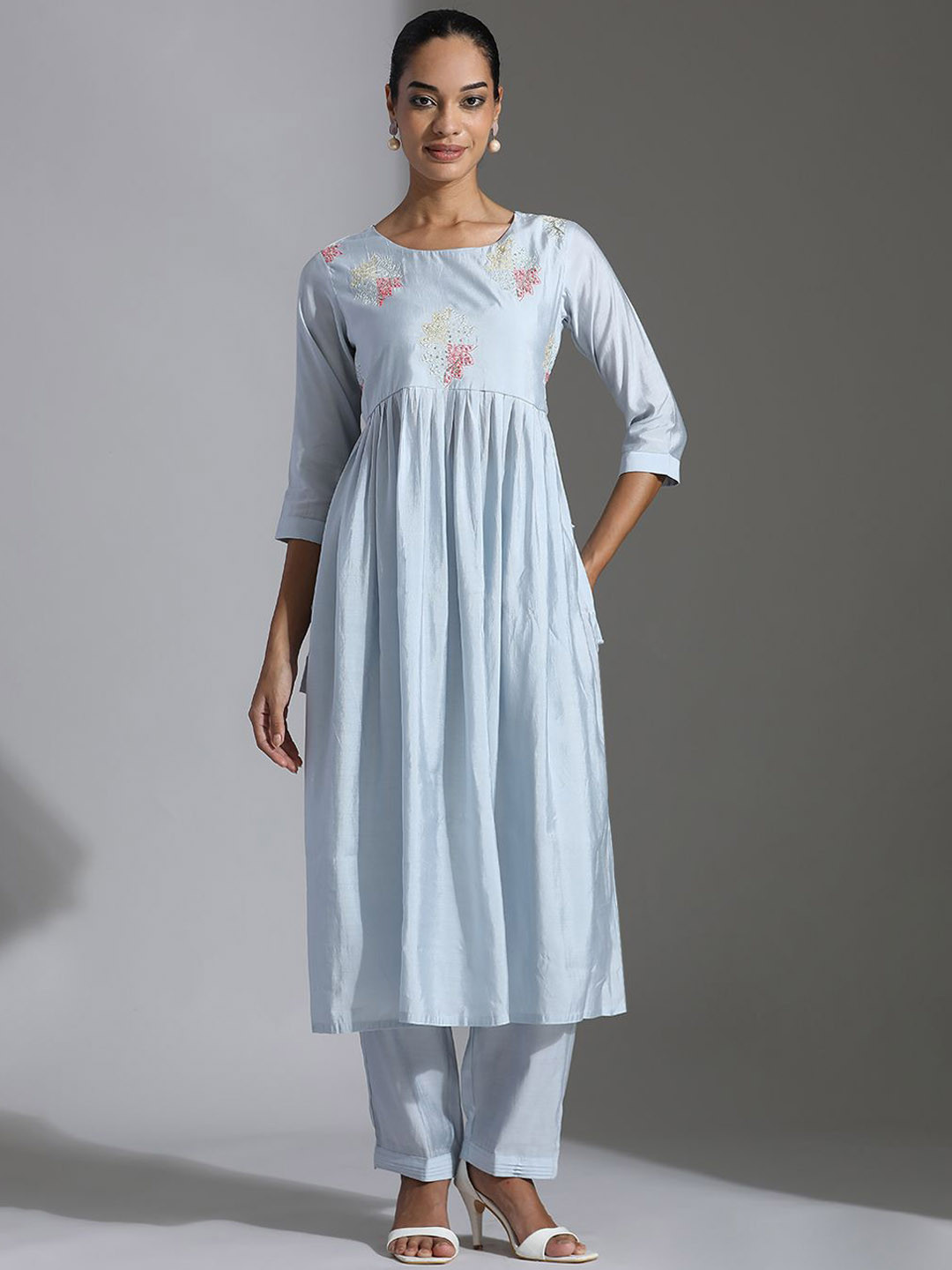 Jaipur Kurti Floral Embroidered Pleated Sequinned Satin A-Line Kurta with Trousers, Blue
Jaipur Kurti Floral Embroidered Pleated Sequinned Satin A-Line Kurta with Trousers, Blue