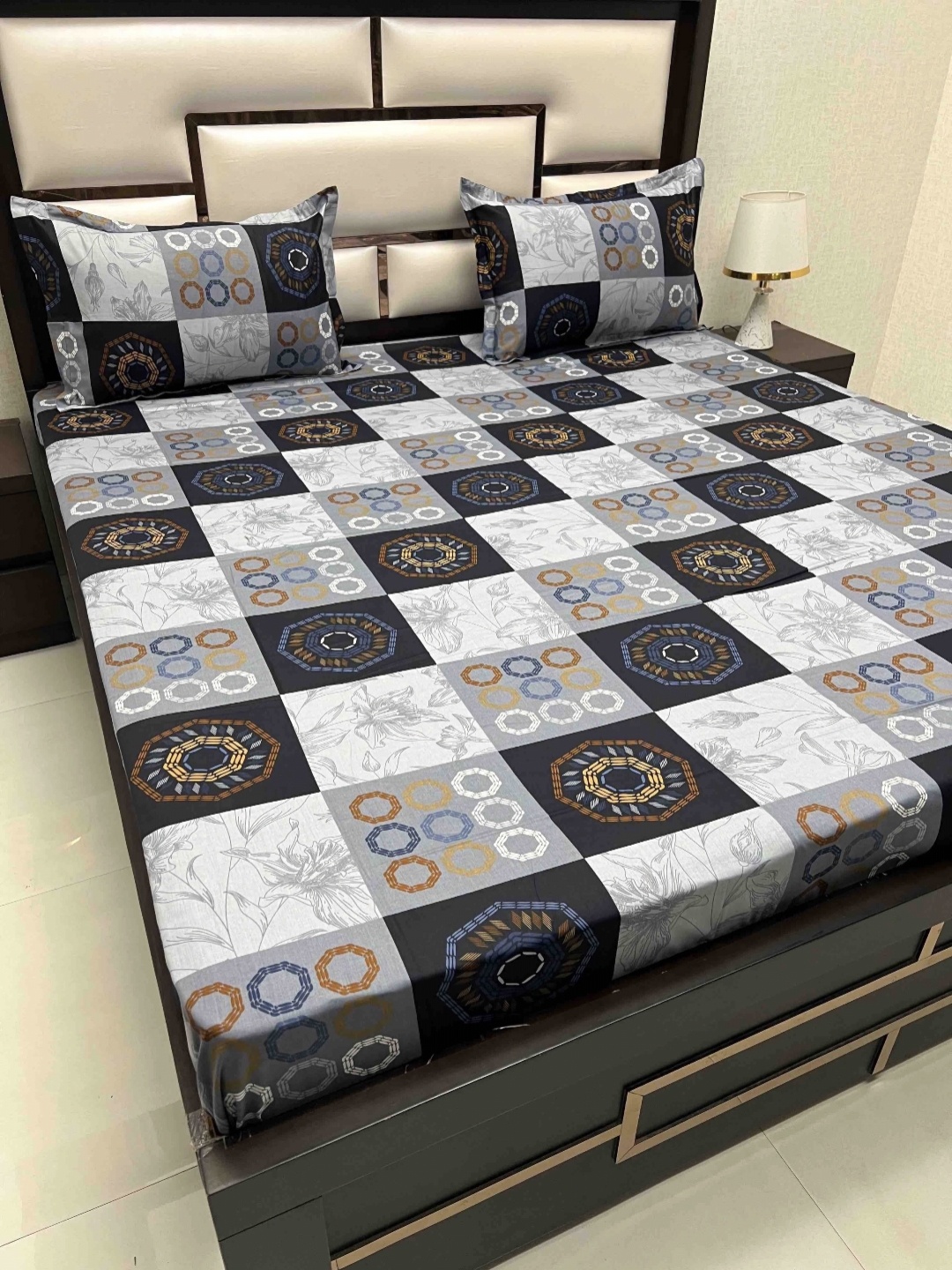 Pure Decor Velar Sib Grey Geometric Pure Cotton 330 TC King Bedsheet with 2 Pillow Covers
Pure Decor Velar Sib Grey Geometric Pure Cotton 330 TC King Bedsheet with 2 Pillow Covers