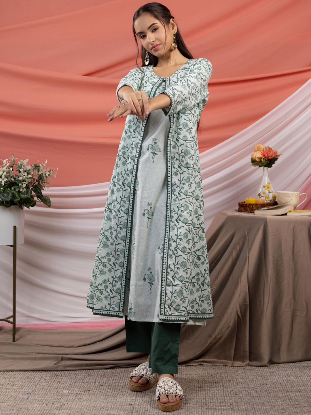 Yufta Green Floral Printed Gotta Patti Pure Cotton A-Line Kurta With Trousers & Jacket
Yufta Green Floral Printed Gotta Patti Pure Cotton A-Line Kurta With Trousers & Jacket