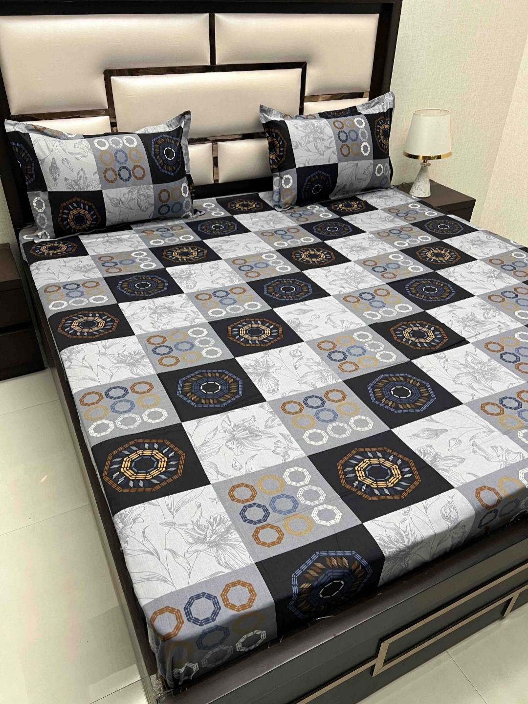 Pure Decor Velar Sib Grey & Black Printed 300 TC Cotton King Bedsheet with 2 Pillow Covers
Pure Decor Velar Sib Grey & Black Printed 300 TC Cotton King Bedsheet with 2 Pillow Covers