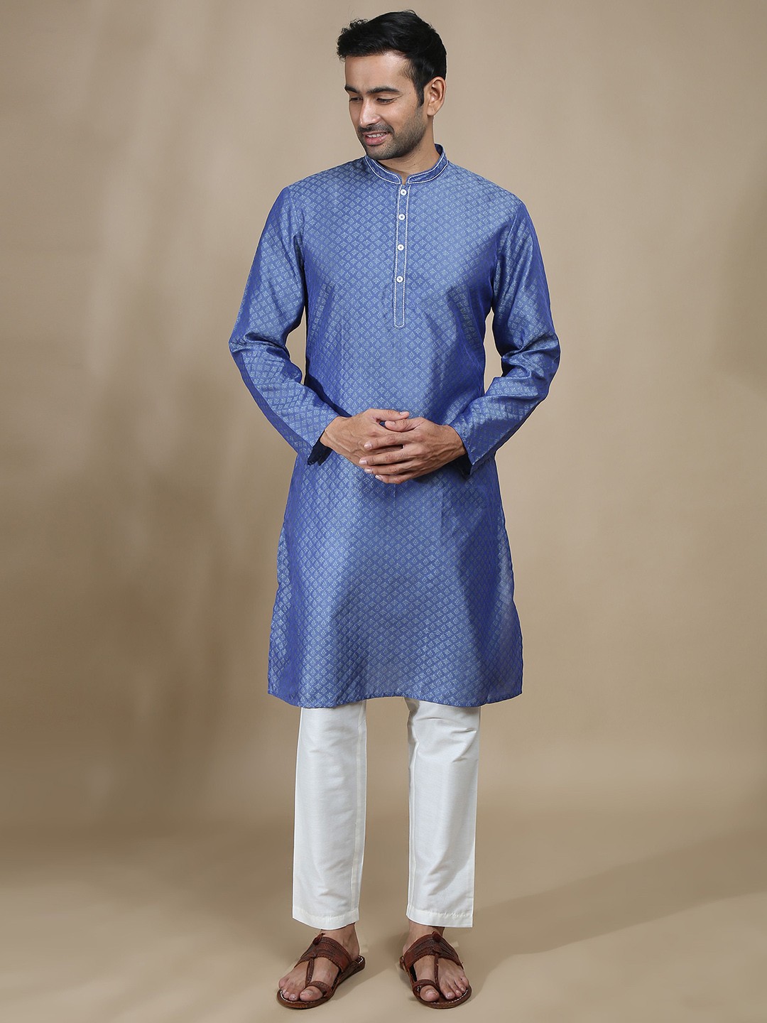 FILORI Ethnic Motifs Woven Design Mandarin Collar Regular Kurta With Pyjama, Navy blue
FILORI Ethnic Motifs Woven Design Mandarin Collar Regular Kurta With Pyjama, Navy blue