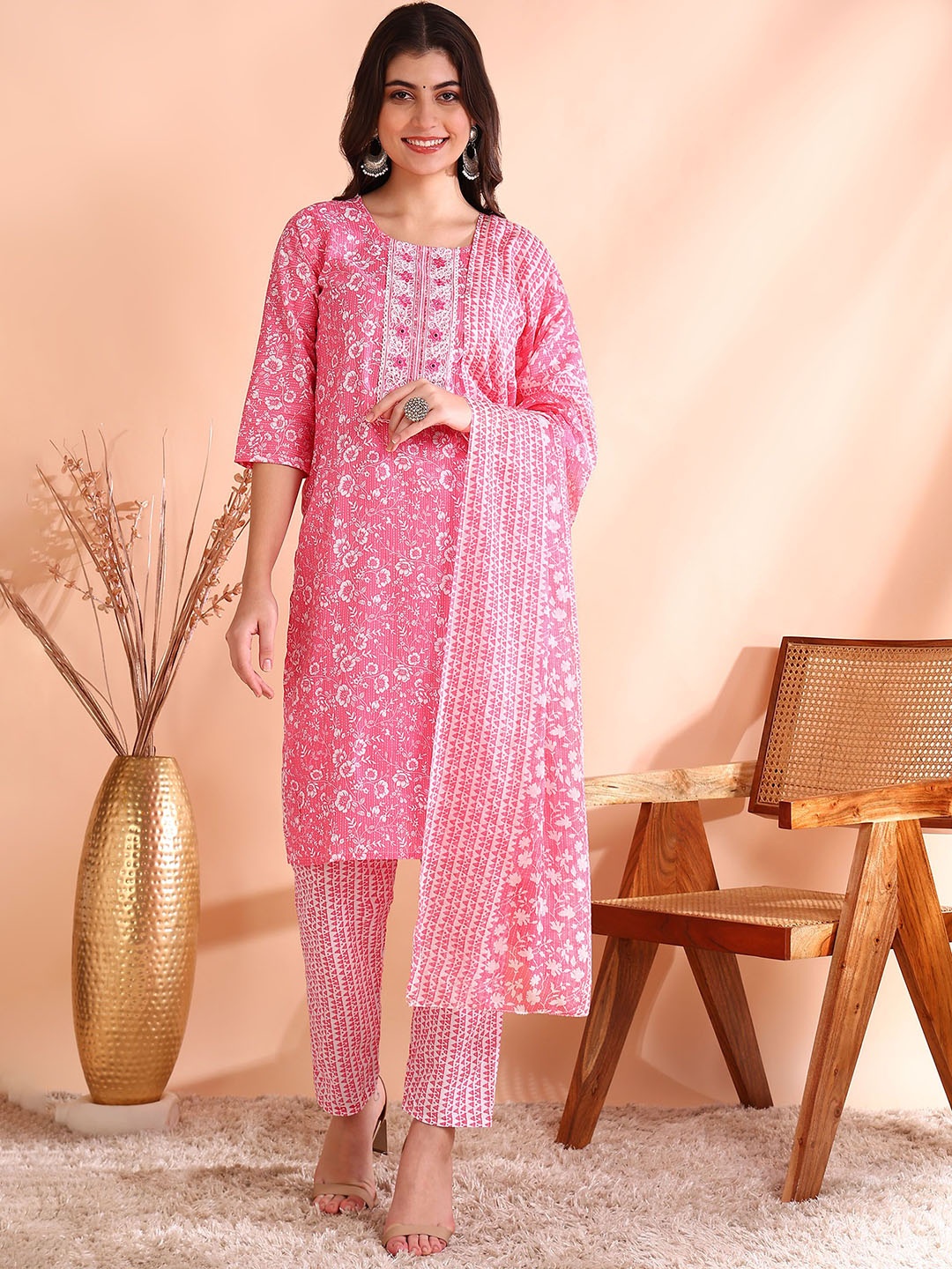Ode by House of Pataudi Thread Work Pure Cotton Straight Kurta with Trousers & Dupatta, Pink
Ode by House of Pataudi Thread Work Pure Cotton Straight Kurta with Trousers & Dupatta, Pink