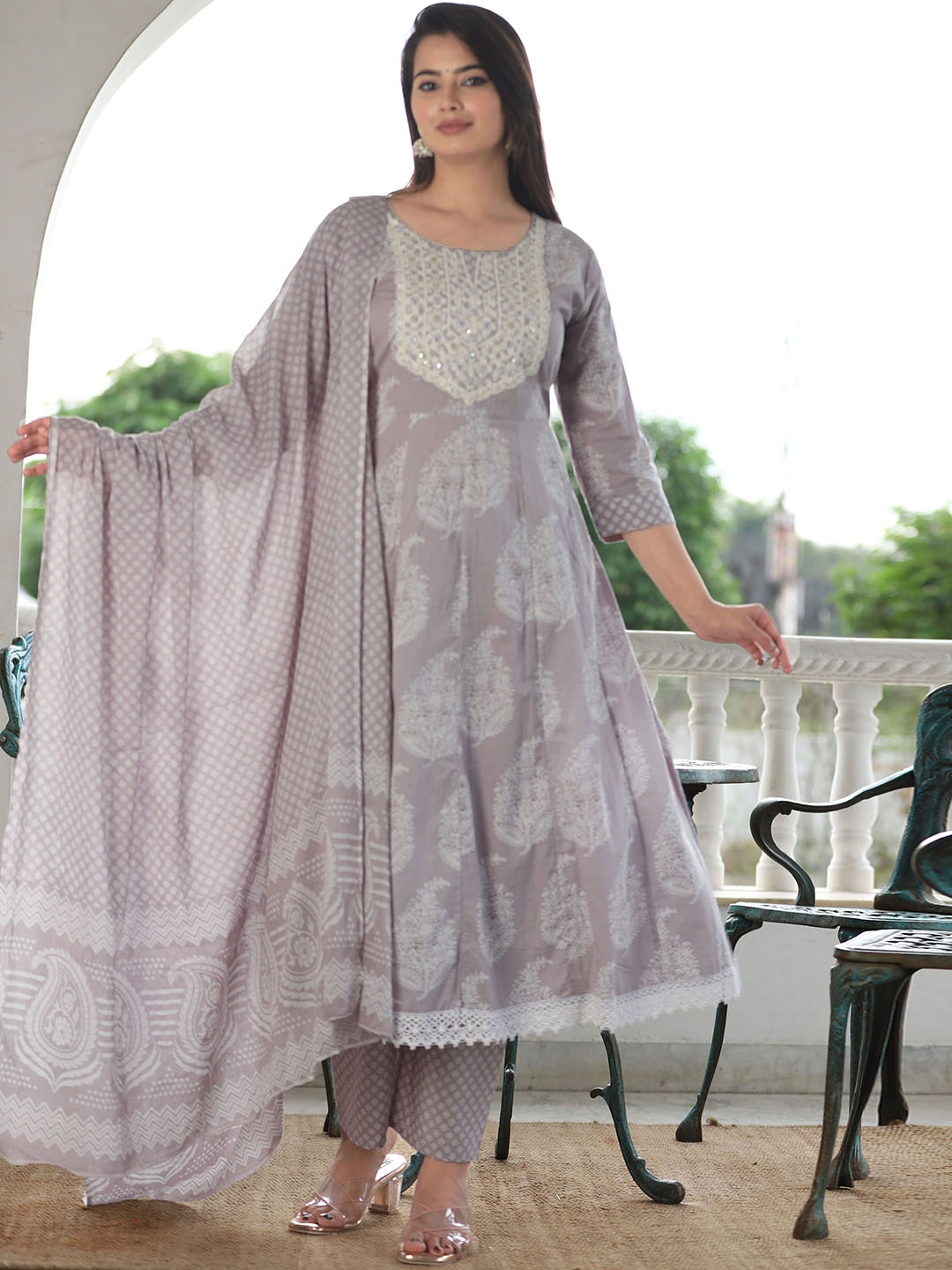 SINGNI Ethnic Motifs Thread Work Pure Cotton Anarkali Kurta With Trousers & Dupatta, Grey
SINGNI Ethnic Motifs Thread Work Pure Cotton Anarkali Kurta With Trousers & Dupatta, Grey