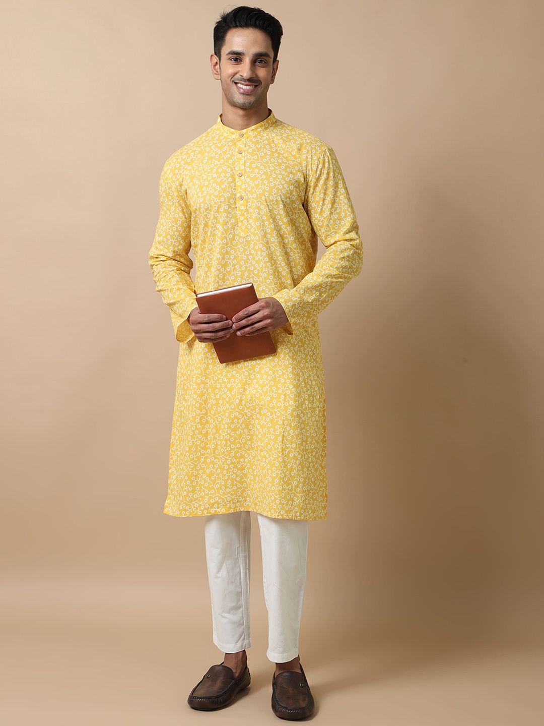FILORI Floral Printed Mandarin Collar Pure Cotton Straight Kurta with Pyjamas, Yellow
FILORI Floral Printed Mandarin Collar Pure Cotton Straight Kurta with Pyjamas, Yellow