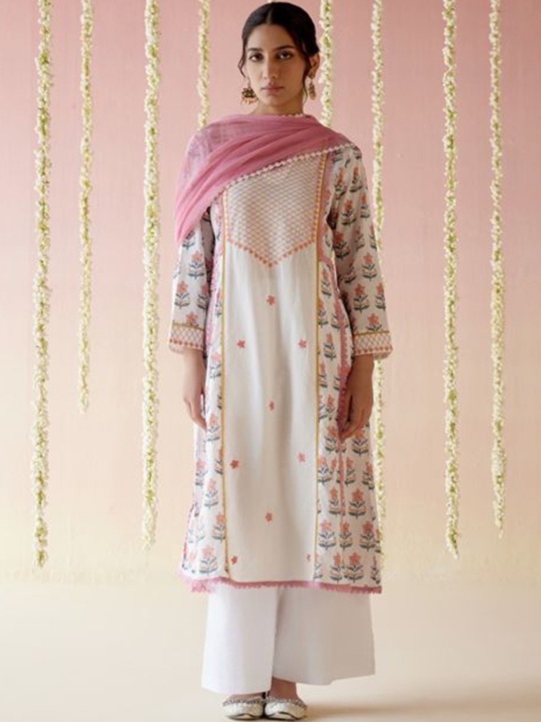 NERO Women Floral Printed Panelled Thread Work Pure Cotton Kurta with Palazzos & With Dupatta, Pink
NERO Women Floral Printed Panelled Thread Work Pure Cotton Kurta with Palazzos & With Dupatta, Pink