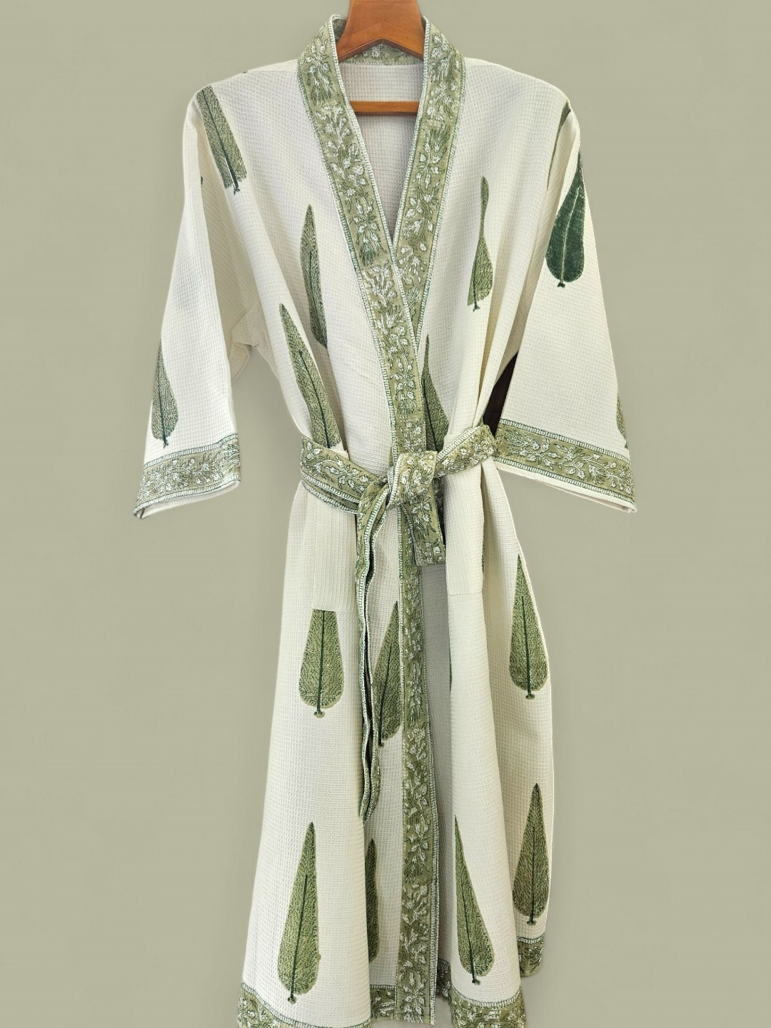 Feels Like Home Printed Cotton Bath Robe With Waist Belt, White
Feels Like Home Printed Cotton Bath Robe With Waist Belt, White