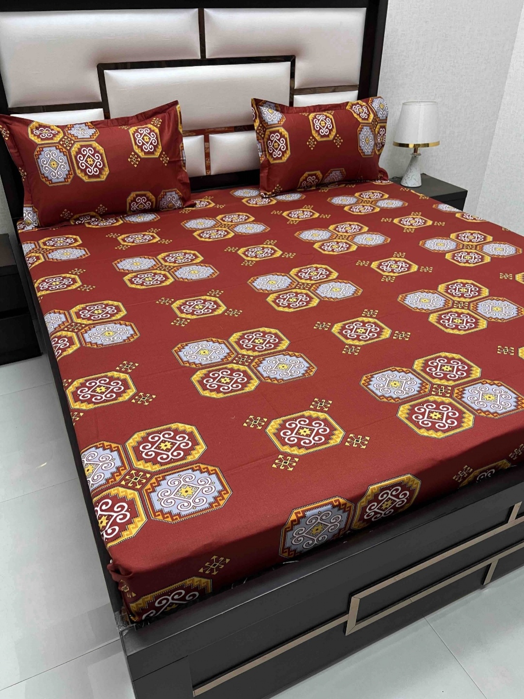 Pure Decor Velar Sib Red & White Printed 330 TC Cotton King Bedsheet with 2 Pillow Covers
Pure Decor Velar Sib Red & White Printed 330 TC Cotton King Bedsheet with 2 Pillow Covers