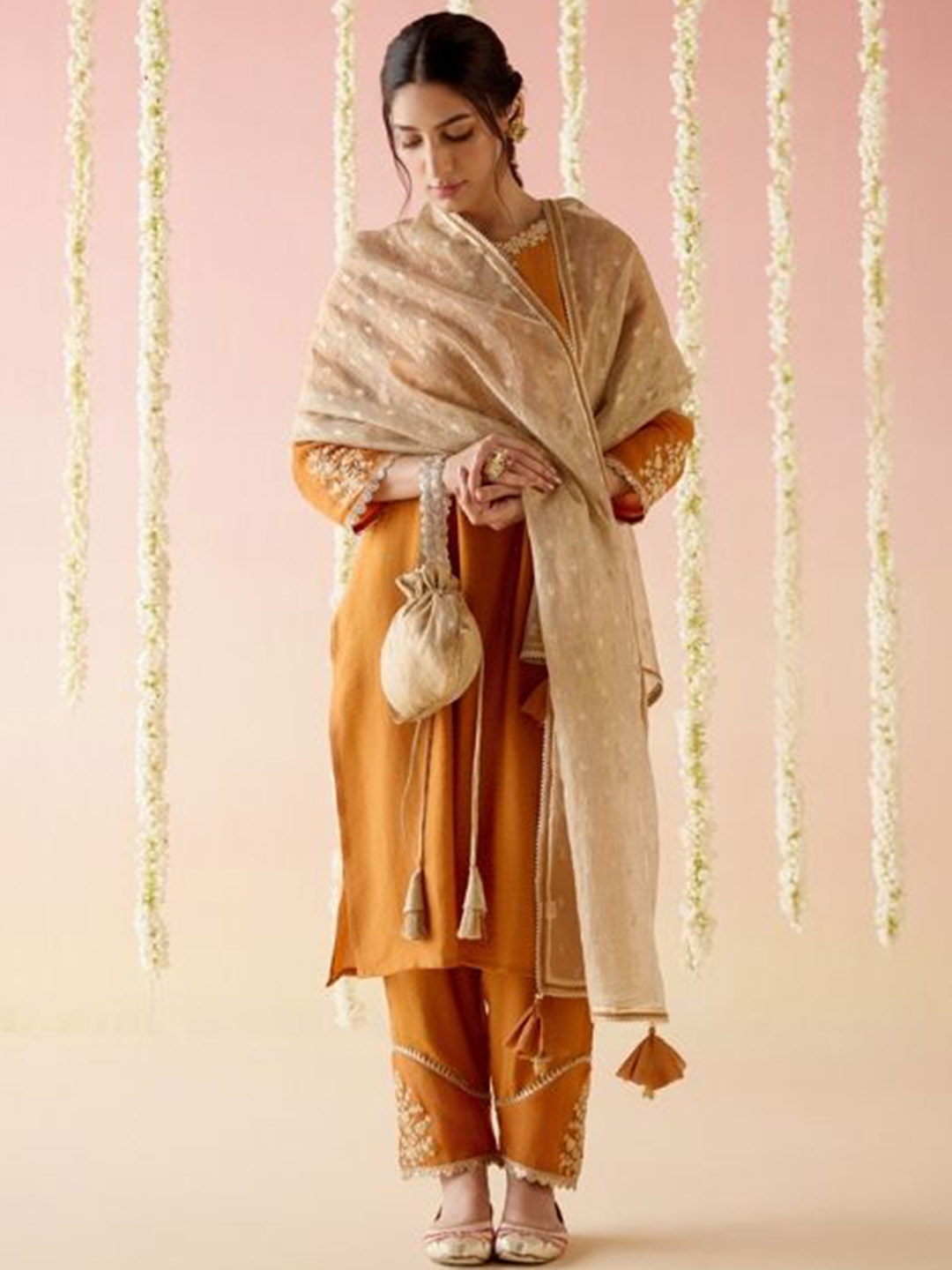 NERO Women Floral Embroidered Regular Chanderi Silk Kurta with Palazzos & With Dupatta, Orange
NERO Women Floral Embroidered Regular Chanderi Silk Kurta with Palazzos & With Dupatta, Orange