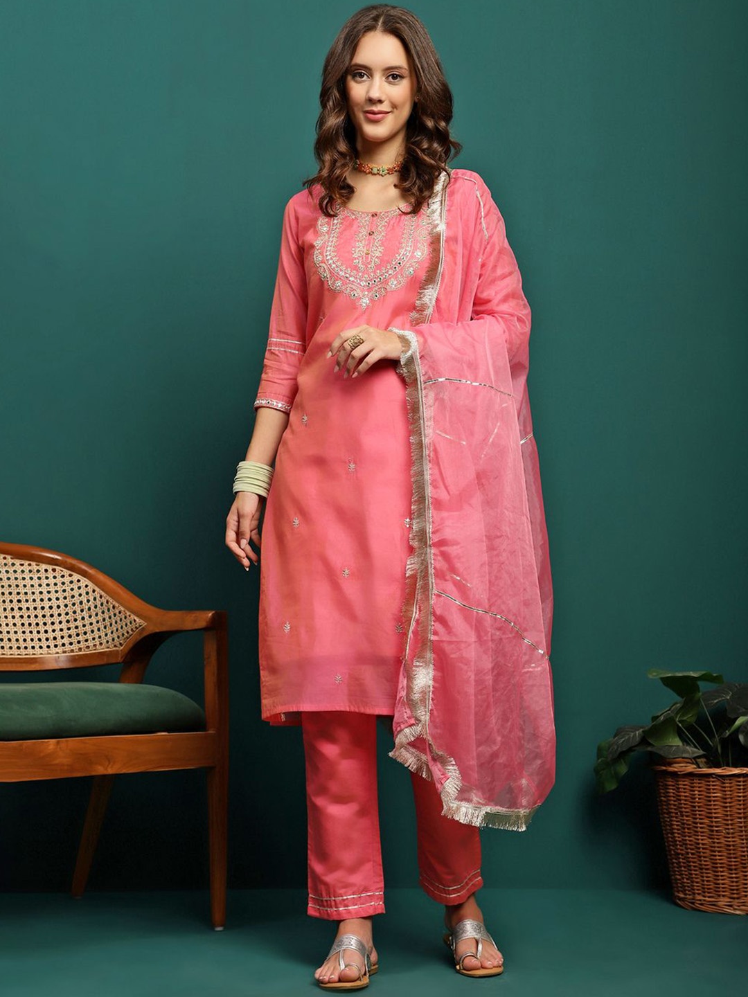 Sangria Floral Embroidered Thread Work Straight Kurta With Trousers & Dupatta, Pink
Sangria Floral Embroidered Thread Work Straight Kurta With Trousers & Dupatta, Pink