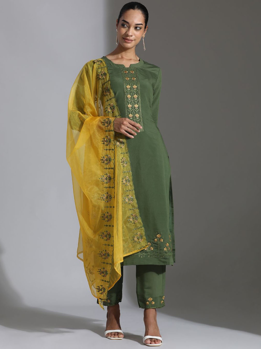 Jaipur Kurti Embroidered Notch Neck Pure Cotton Straight Kurta With Trousers & Dupatta, Green
Jaipur Kurti Embroidered Notch Neck Pure Cotton Straight Kurta With Trousers & Dupatta, Green