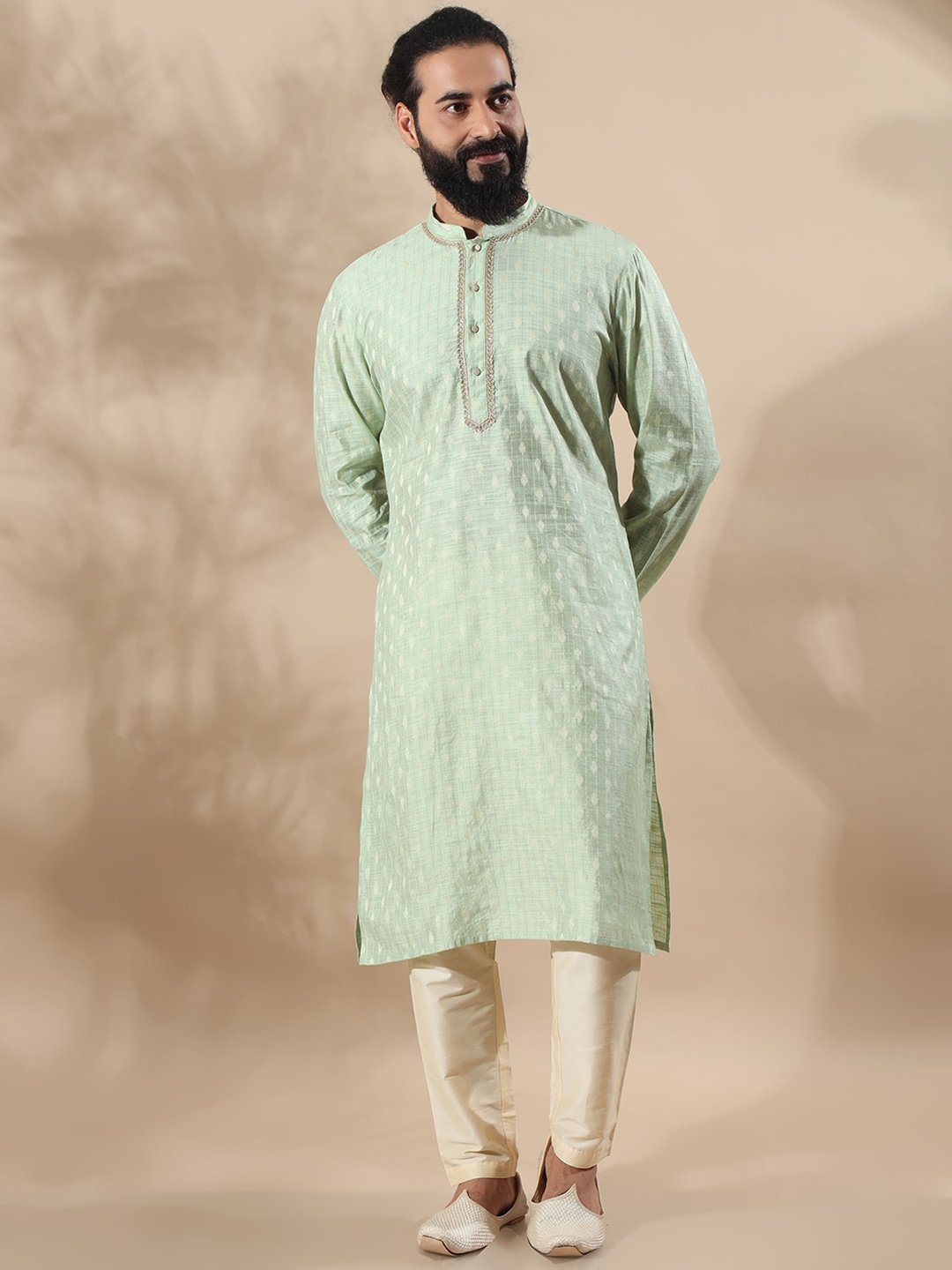 FILORI Ethnic Motifs Woven Design Zari Jacquard Weave Chanderi Cotton Kurta with Pyjamas, Green
FILORI Ethnic Motifs Woven Design Zari Jacquard Weave Chanderi Cotton Kurta with Pyjamas, Green